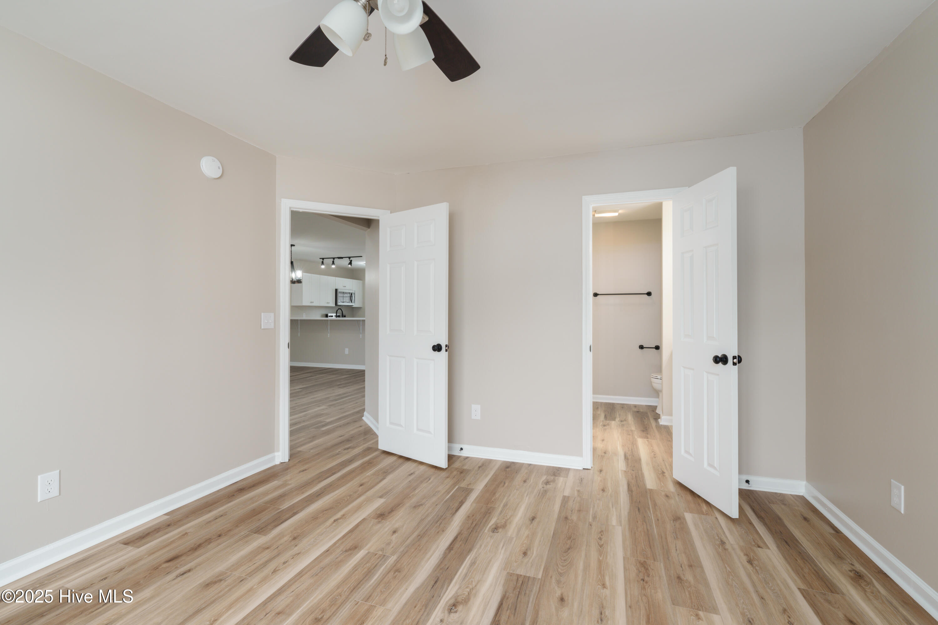 100530721 | Photo 14