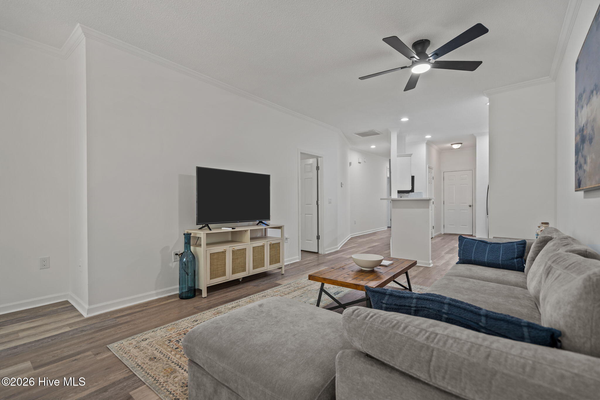 100569806 | Photo 12