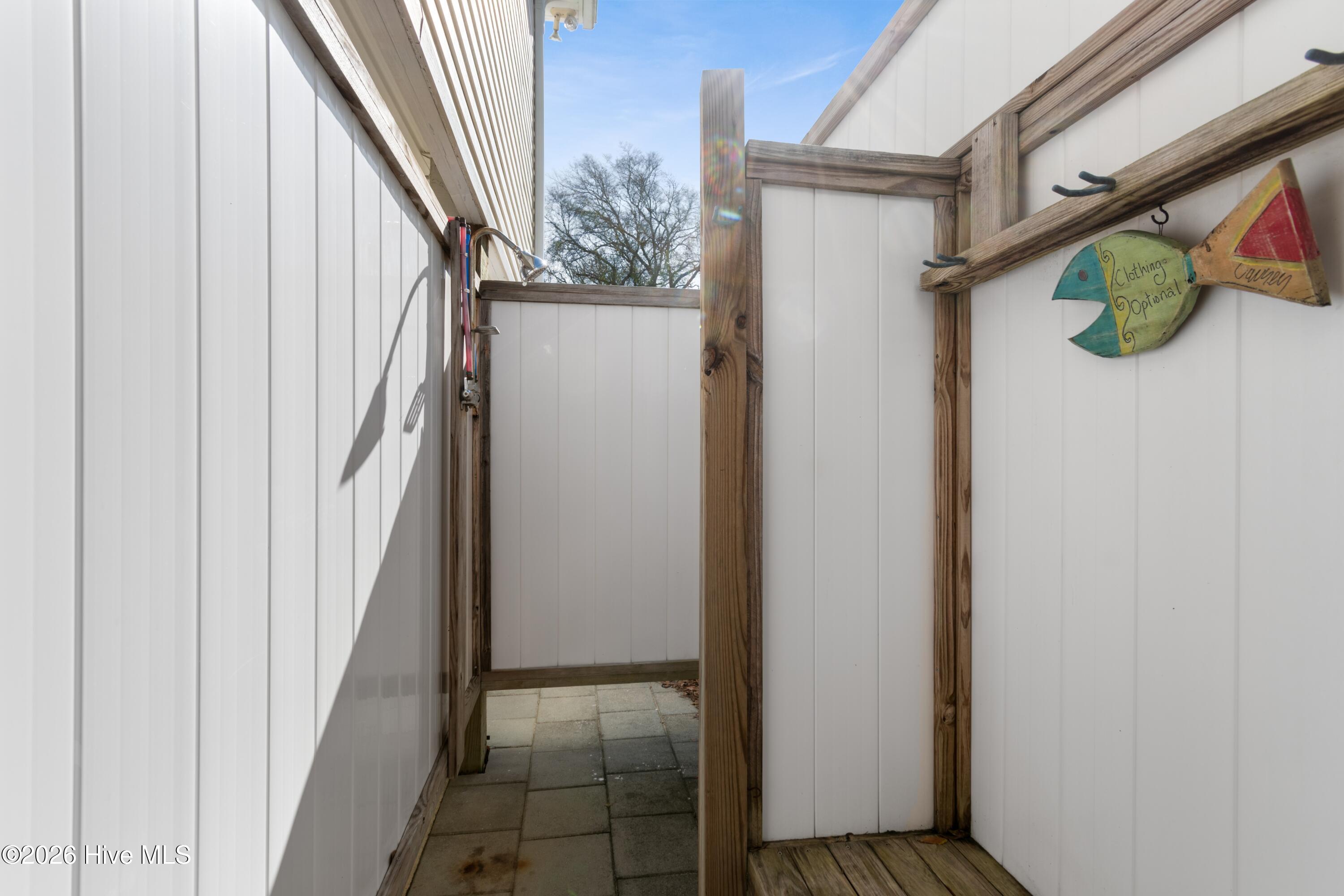 100561293 | Photo 45