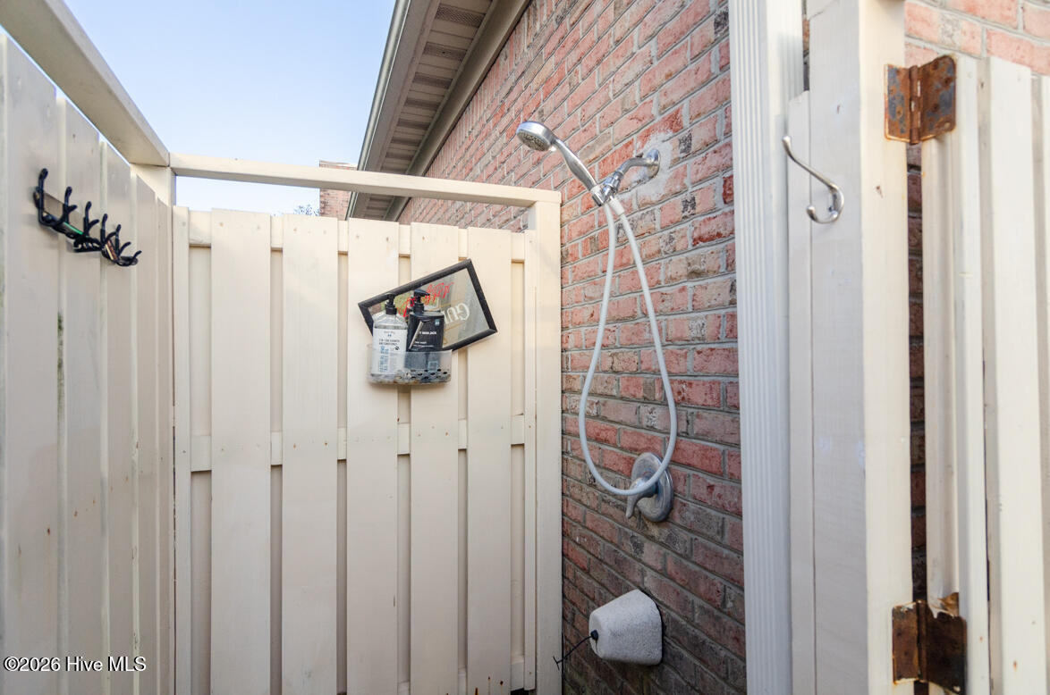 100567323 | Photo 32