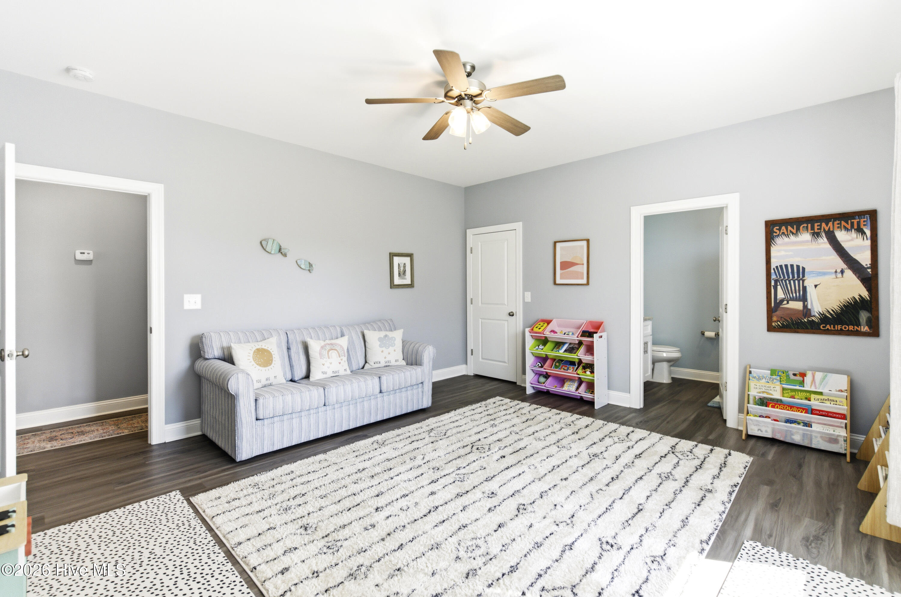 100568018 | Photo 38