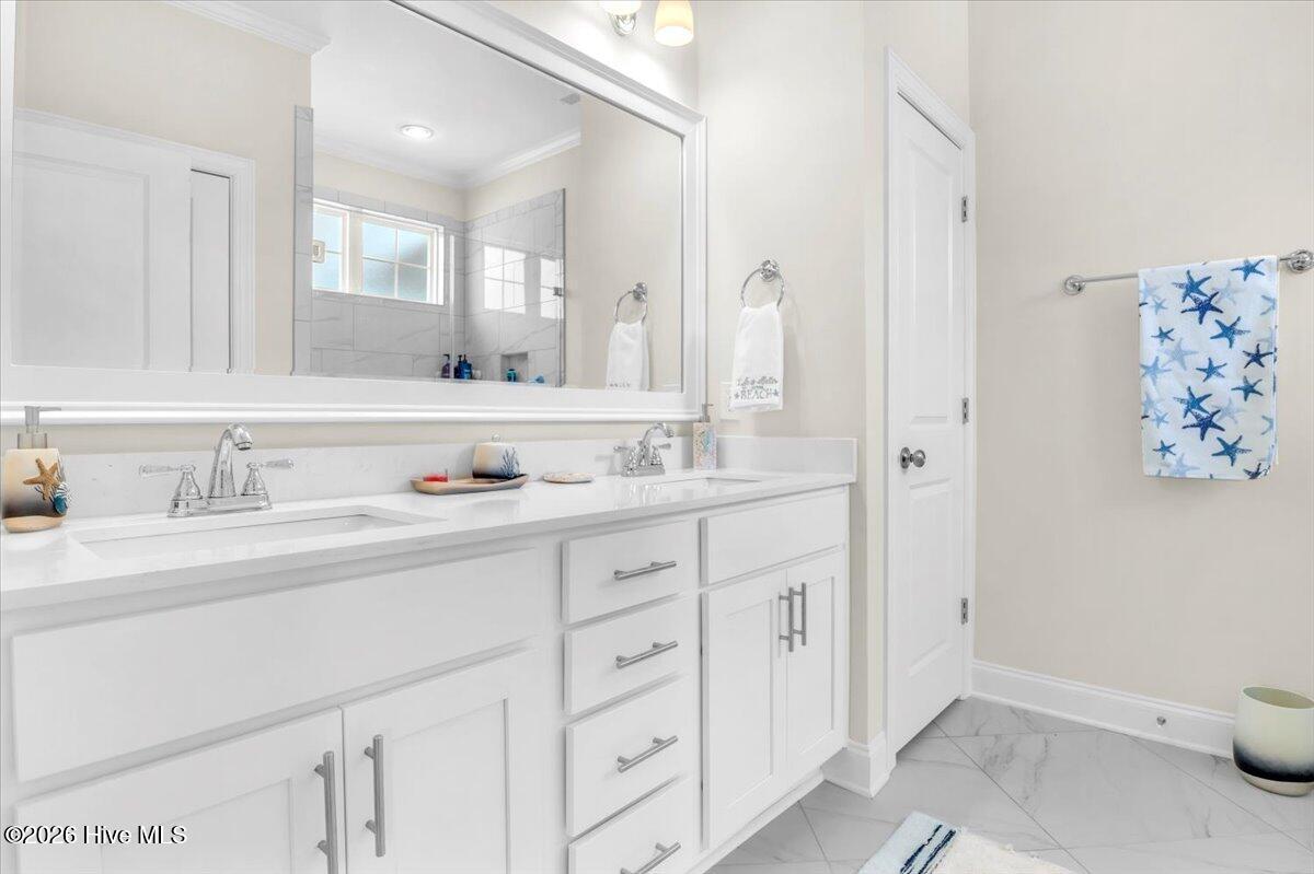 100556210 | Photo 41