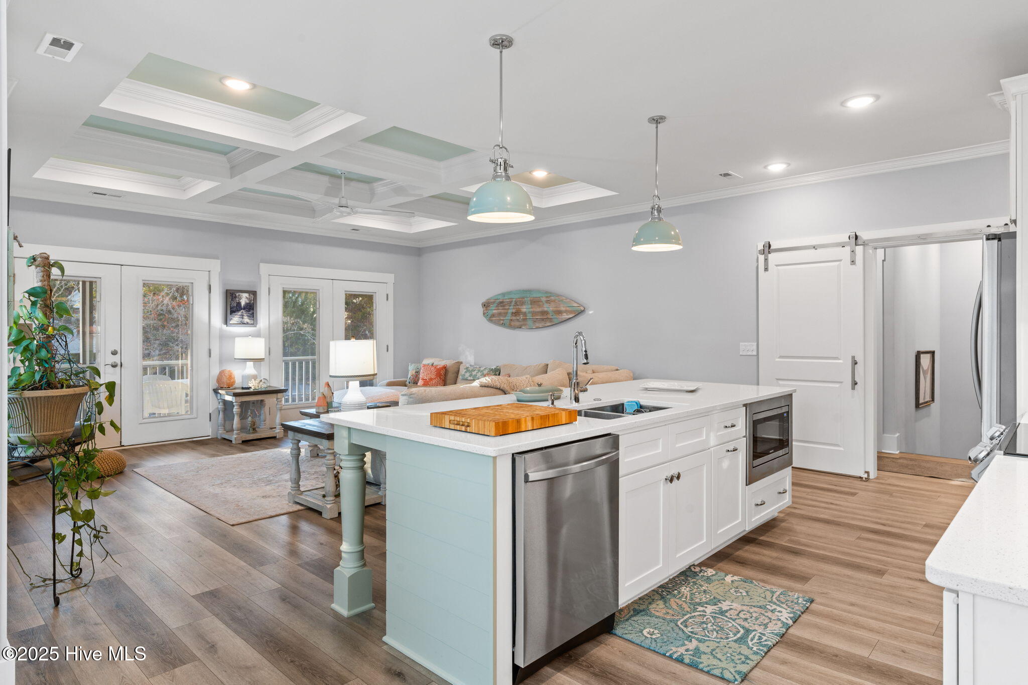 100542676 | Photo 18