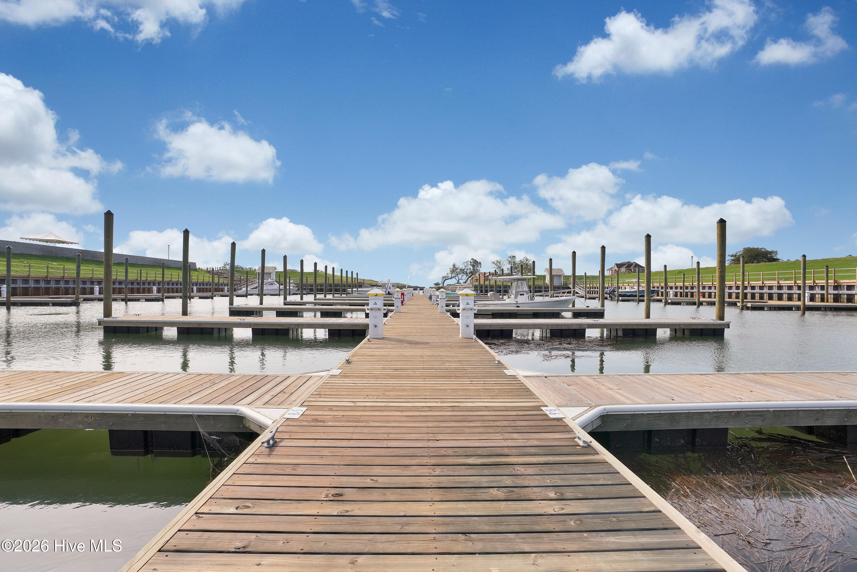 100560278 | Photo 40