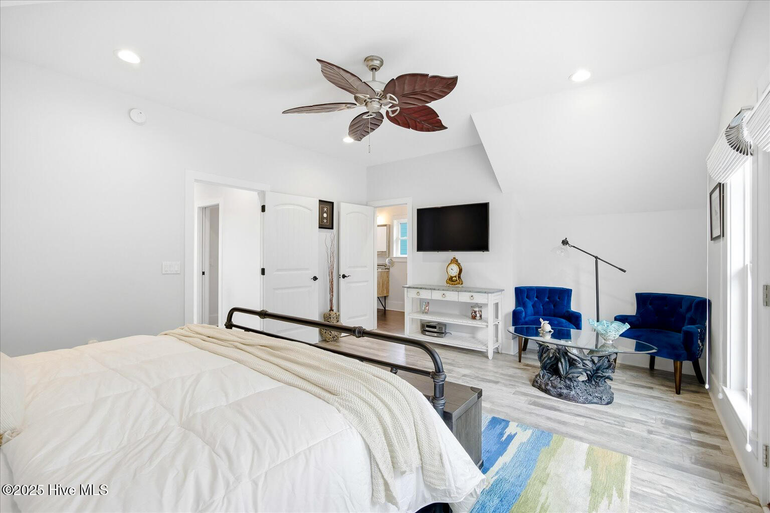 100546742 | Photo 21