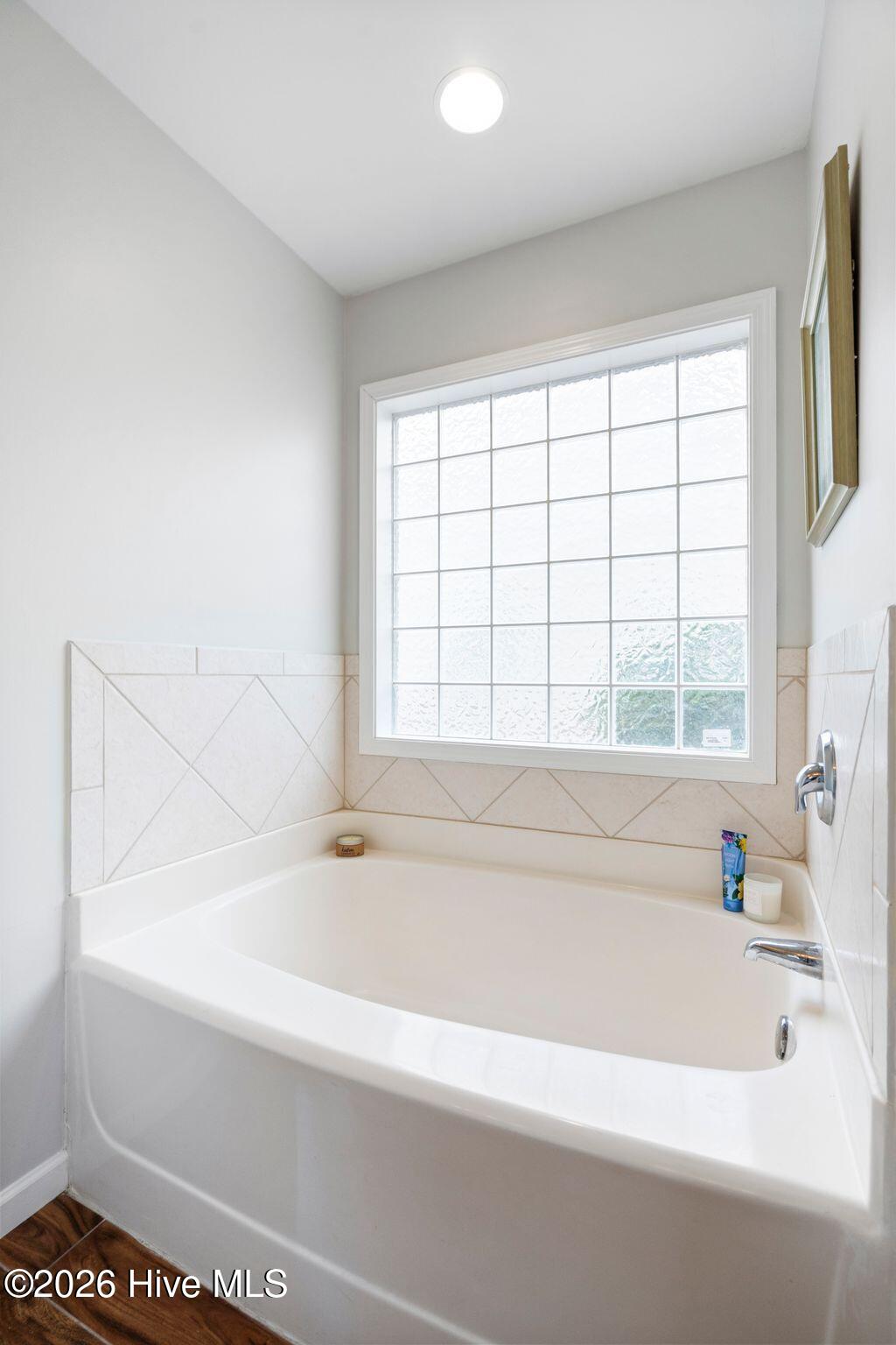 100557294 | Photo 30