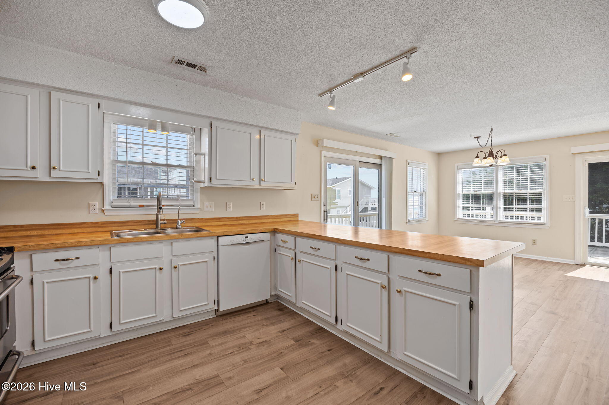 100562475 | Photo 20