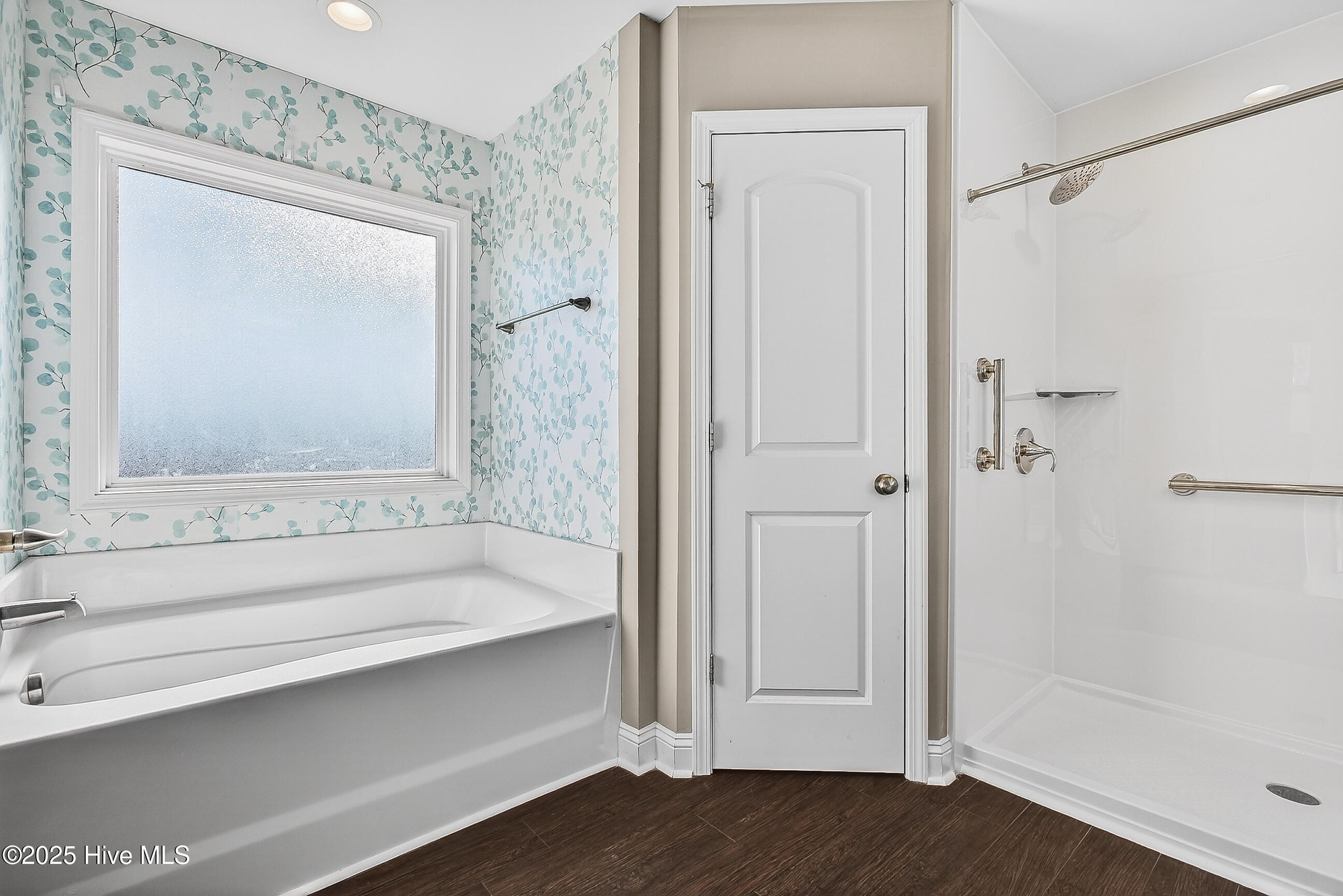 100545699 | Photo 30