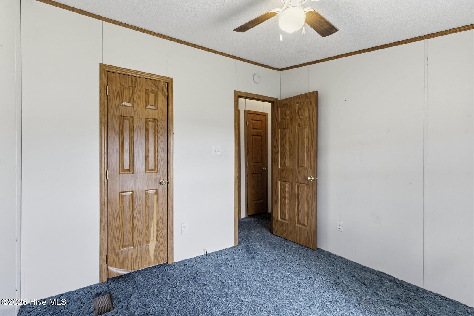 100561628 | Photo 23