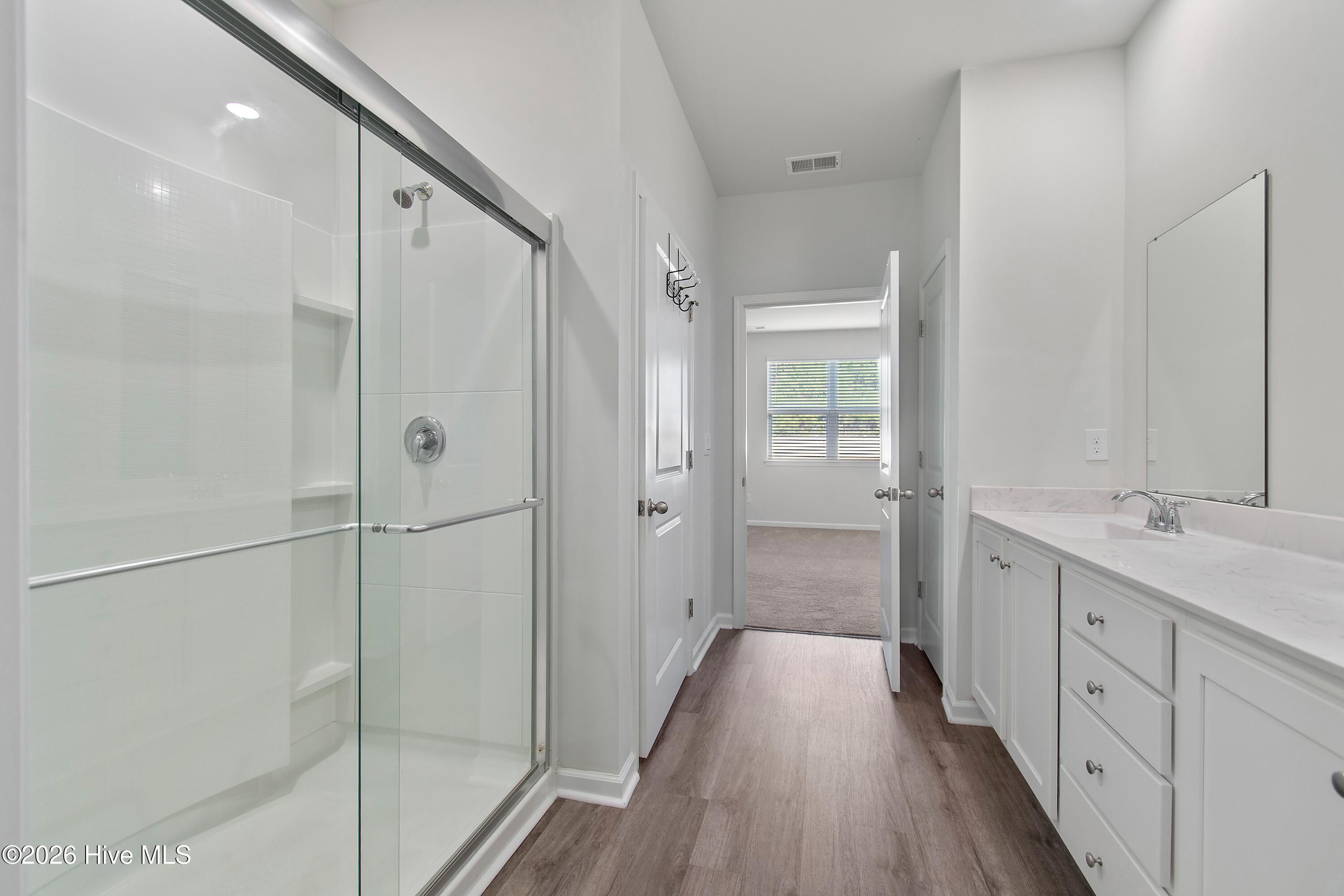 100547710 | Photo 17