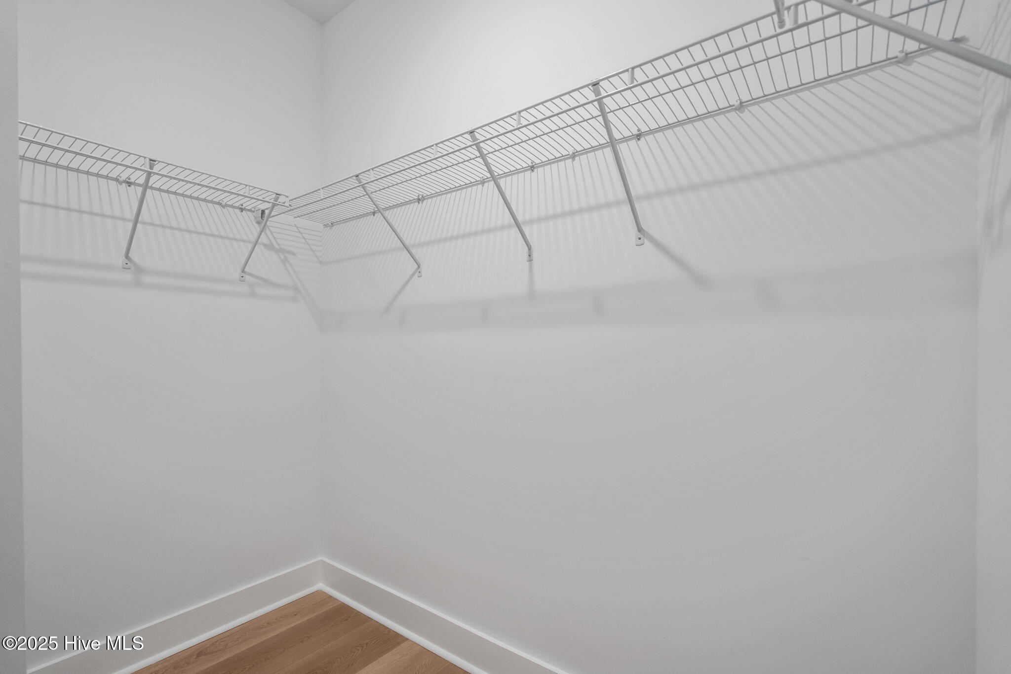 100542016 | Photo 30