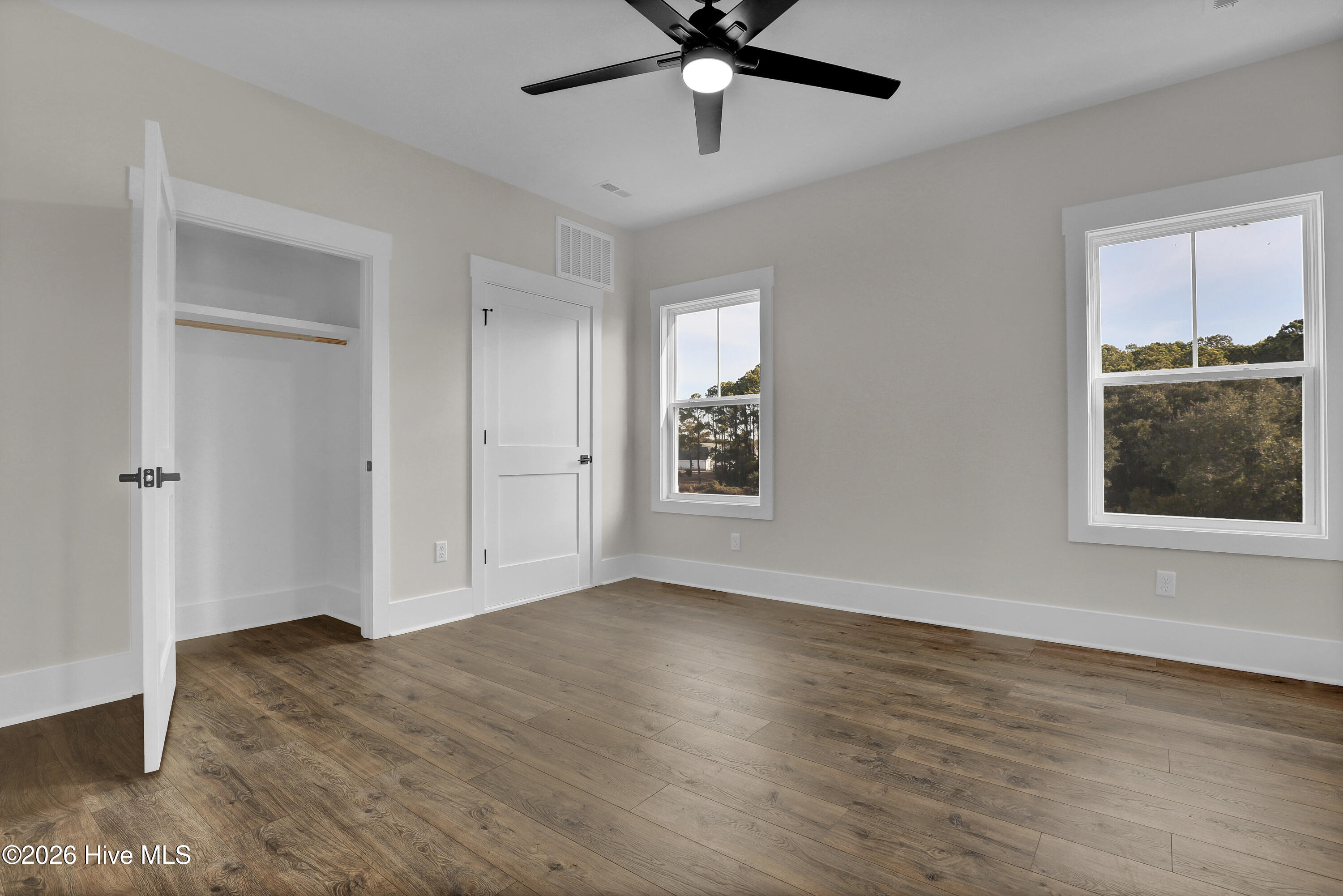 100566719 | Photo 25