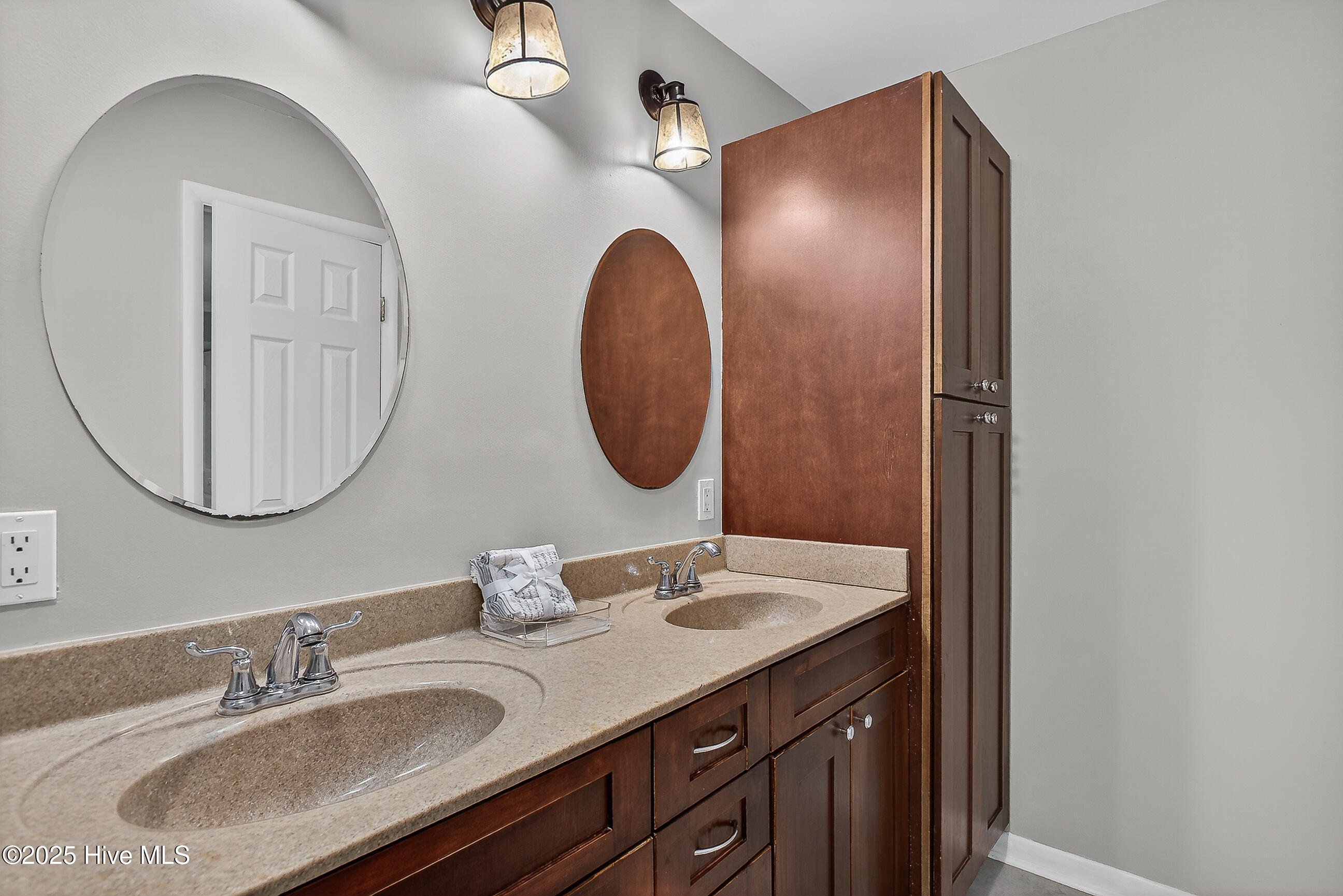 100531663 | Photo 24