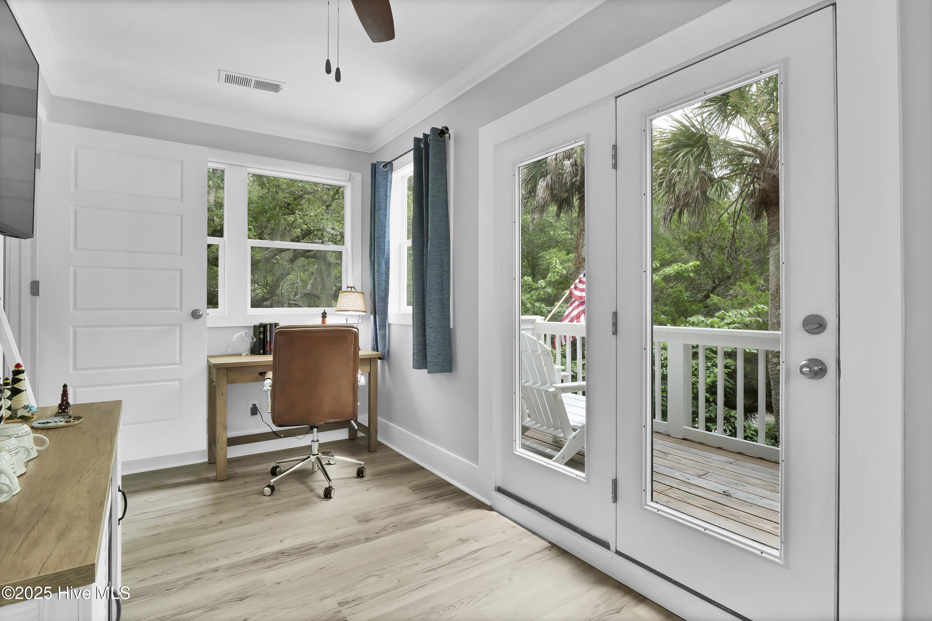 100542067 | Photo 36