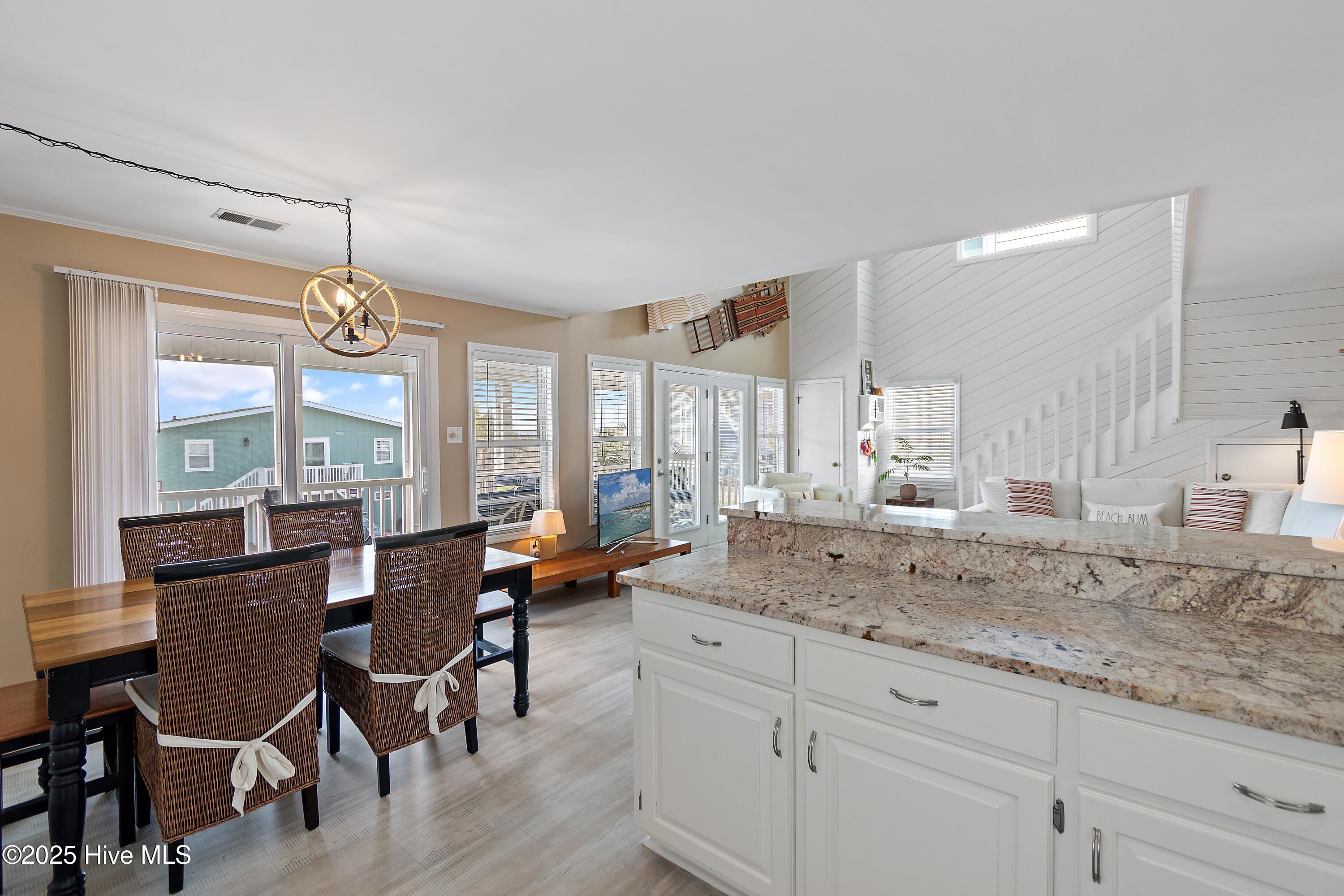 100520604 | Photo 25