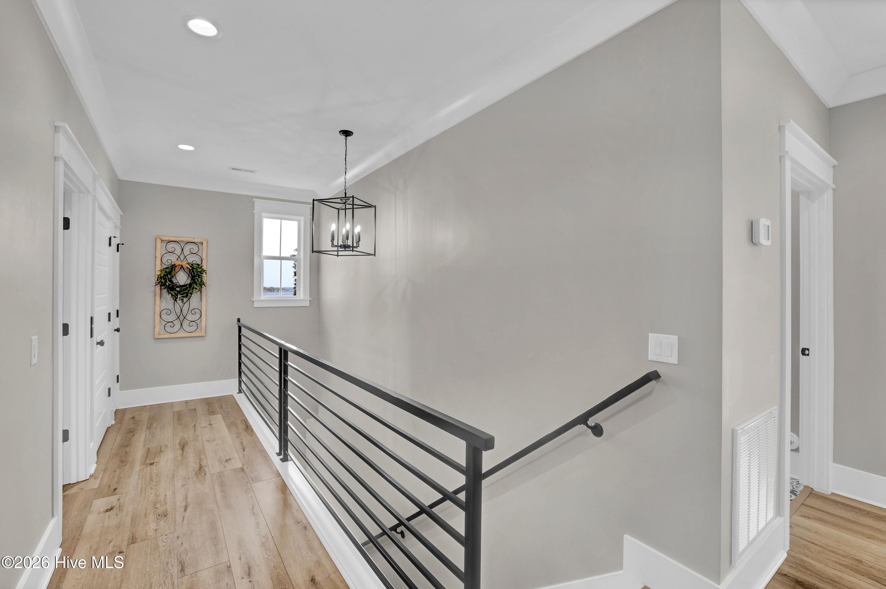 100564139 | Photo 35