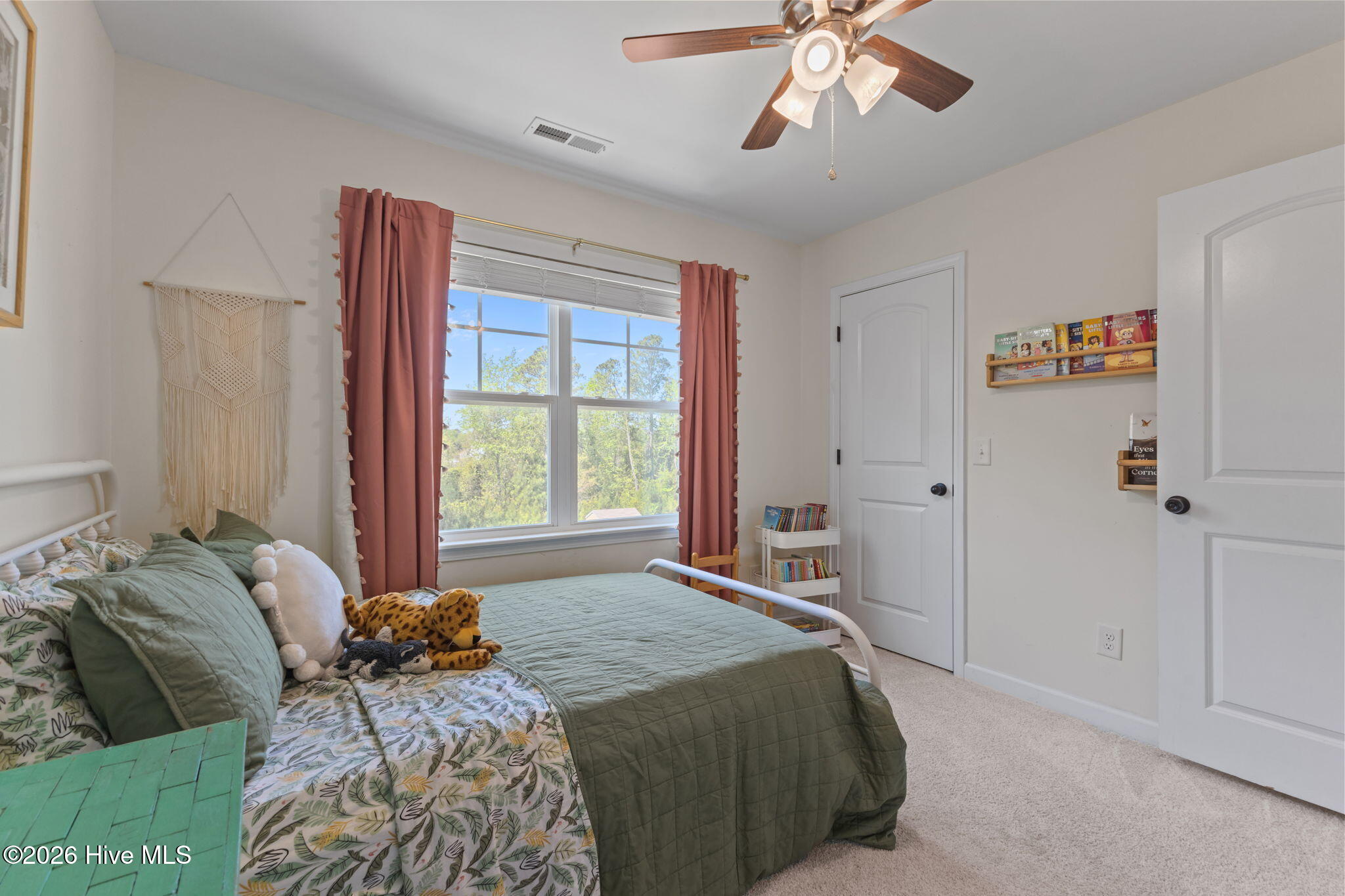 100568670 | Photo 23