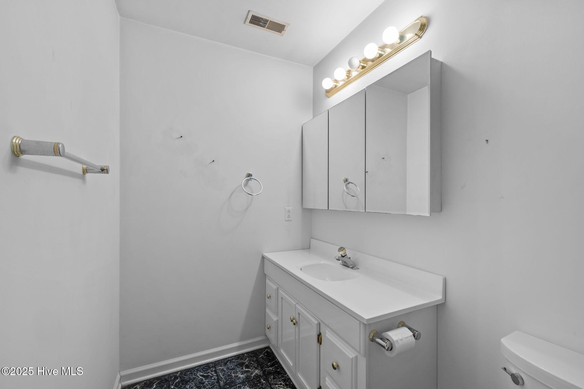 100540758 | Photo 16