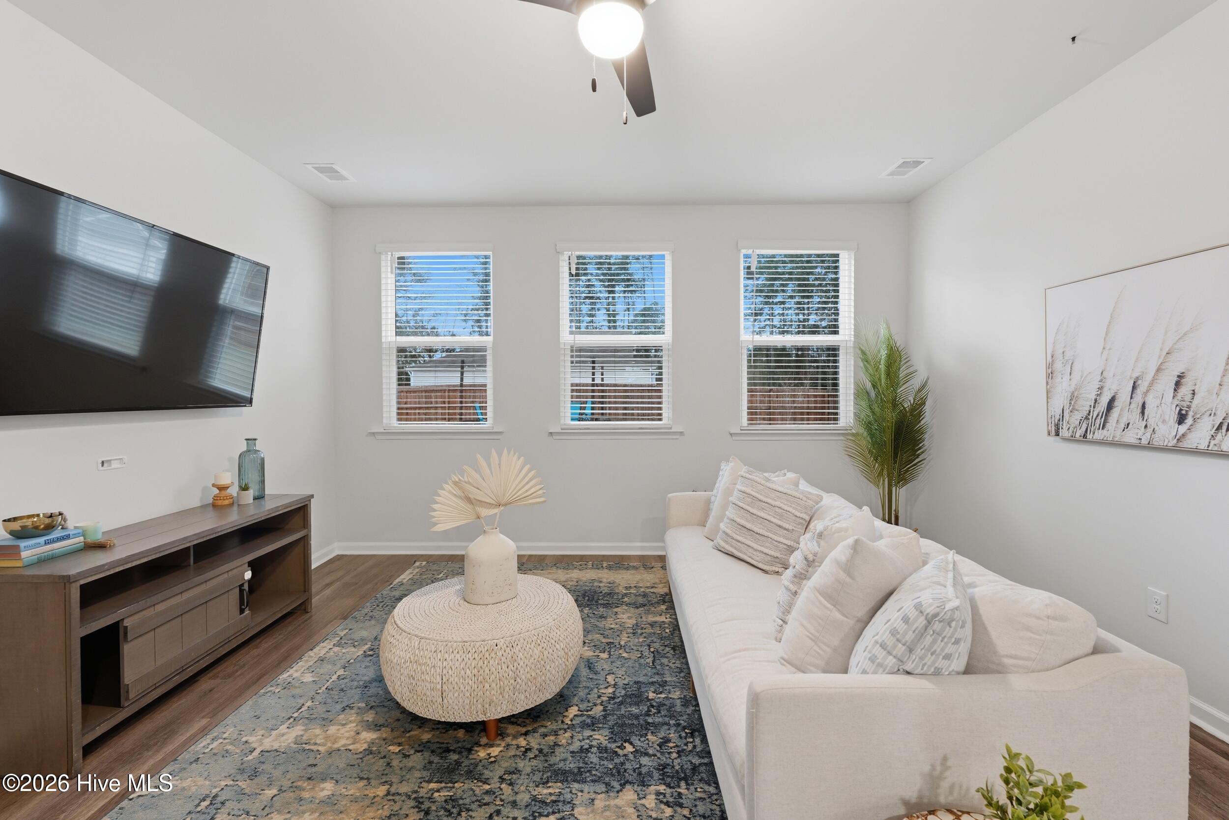 100561033 | Photo 12