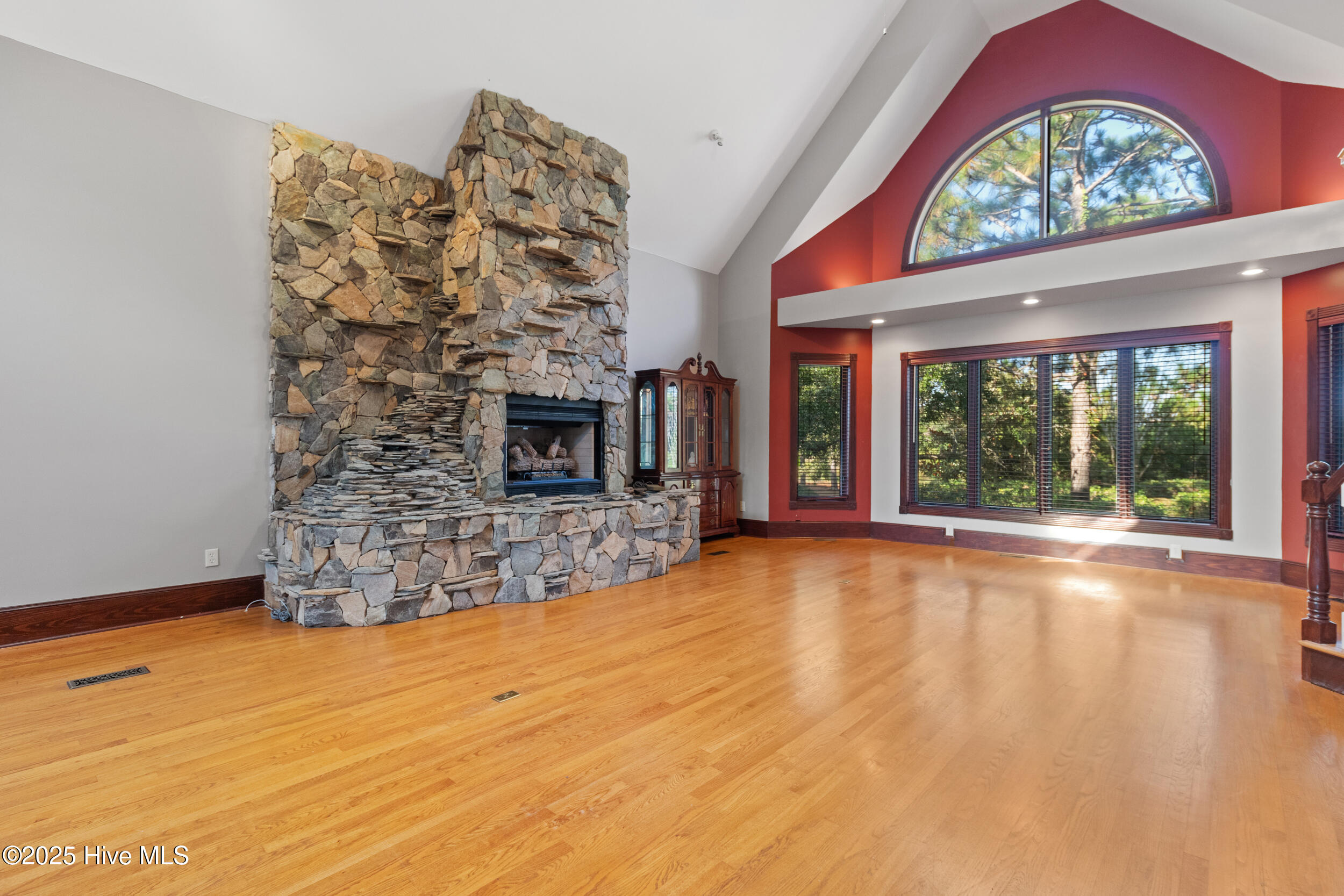 100531940 | Photo 32