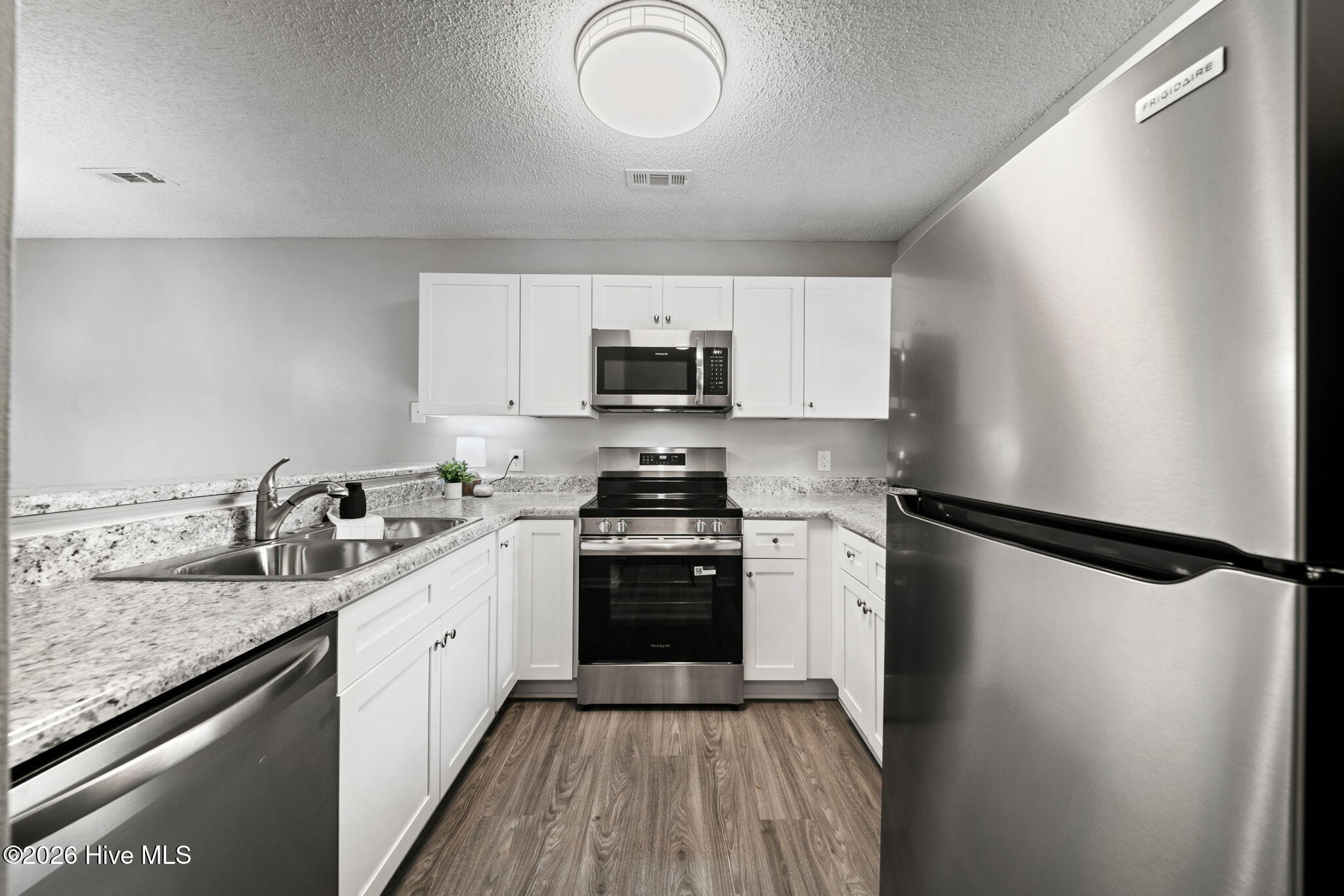 100565173 | Photo 20