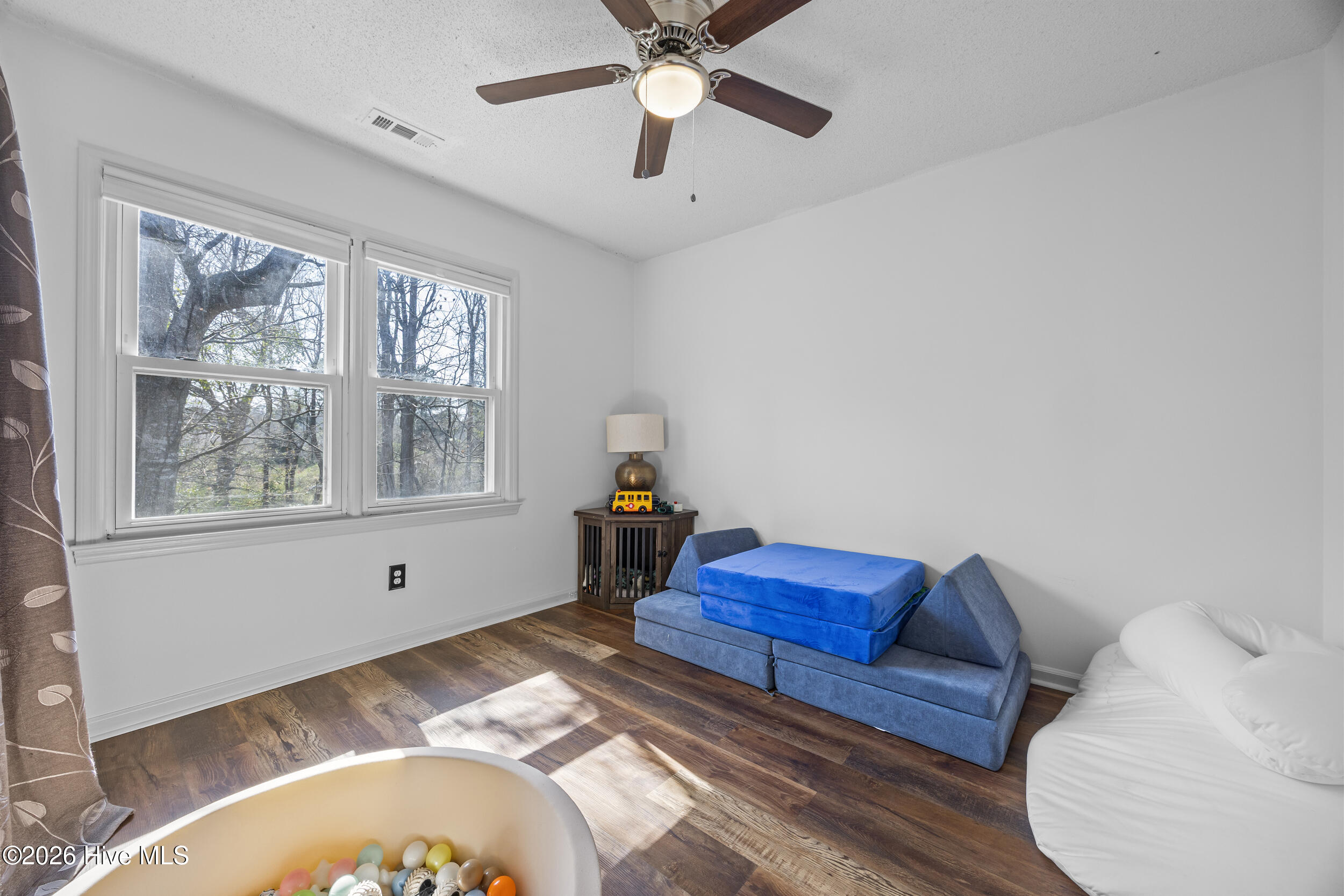 100560649 | Photo 28