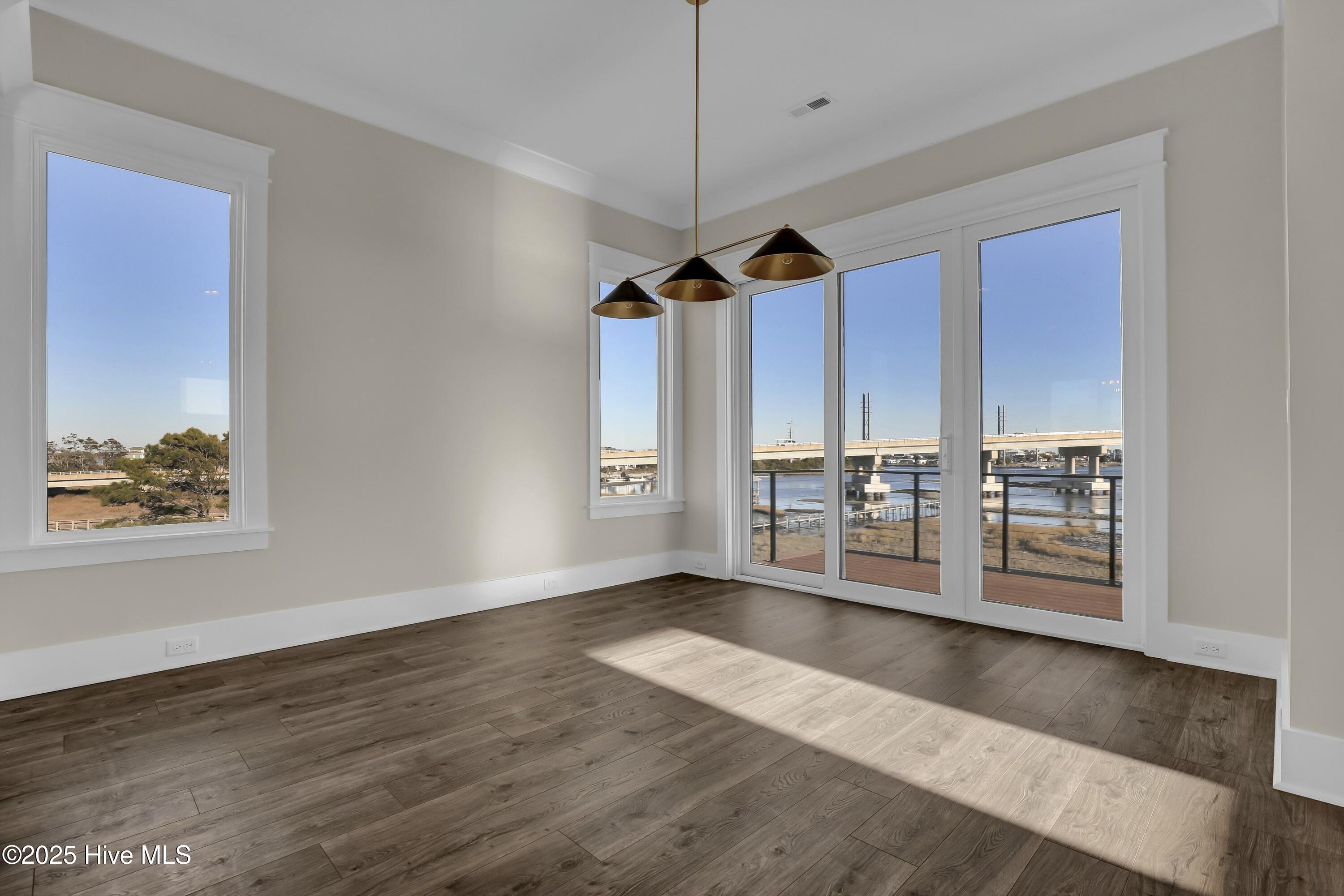 100544743 | Photo 10