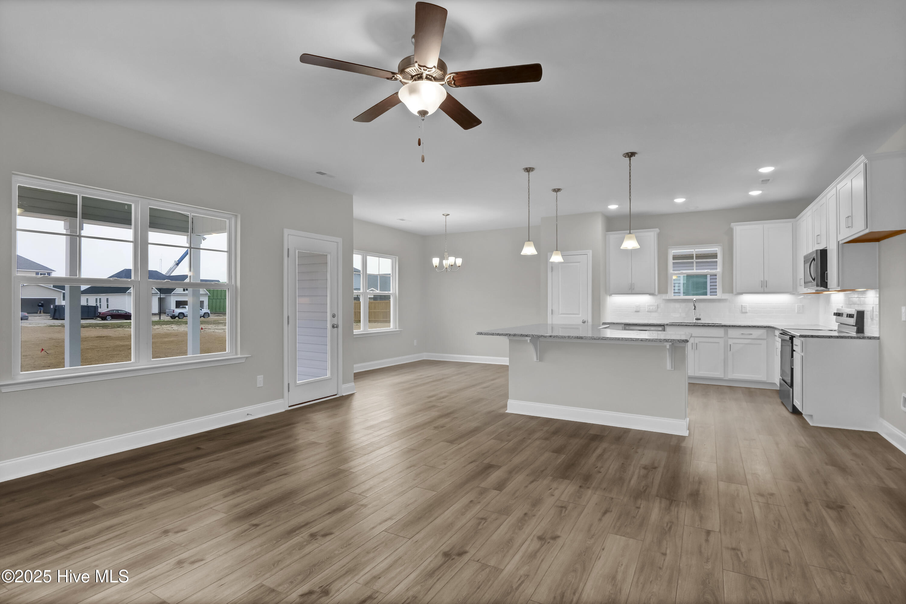 100543348 | Photo 15