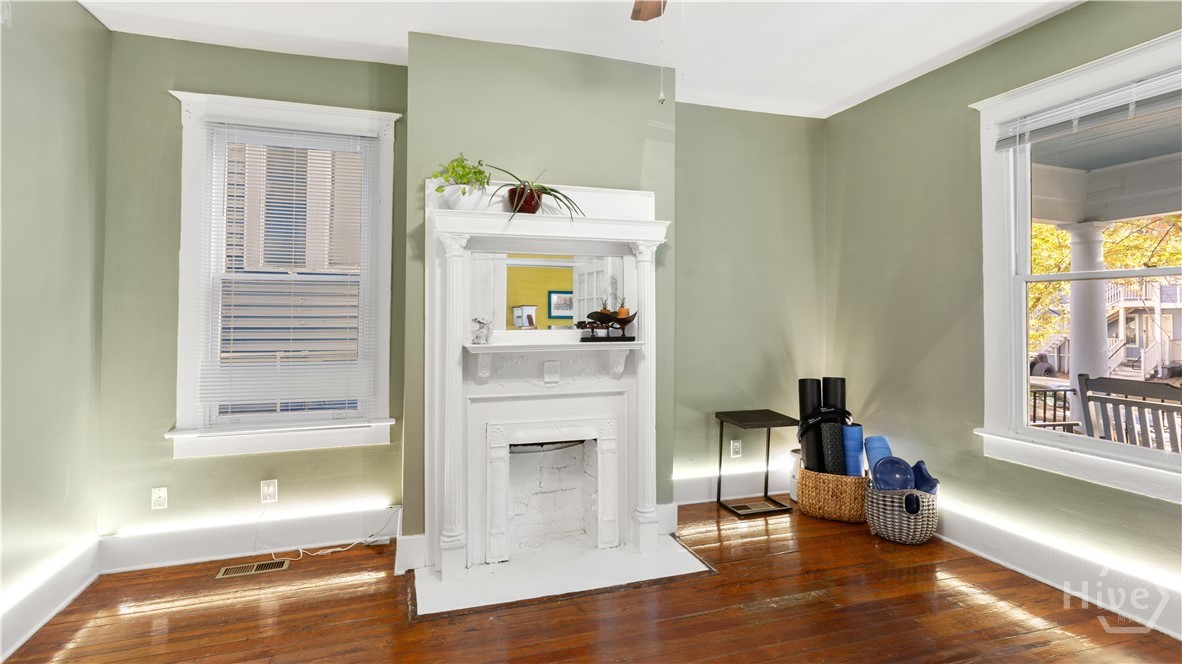 1st Fl living
