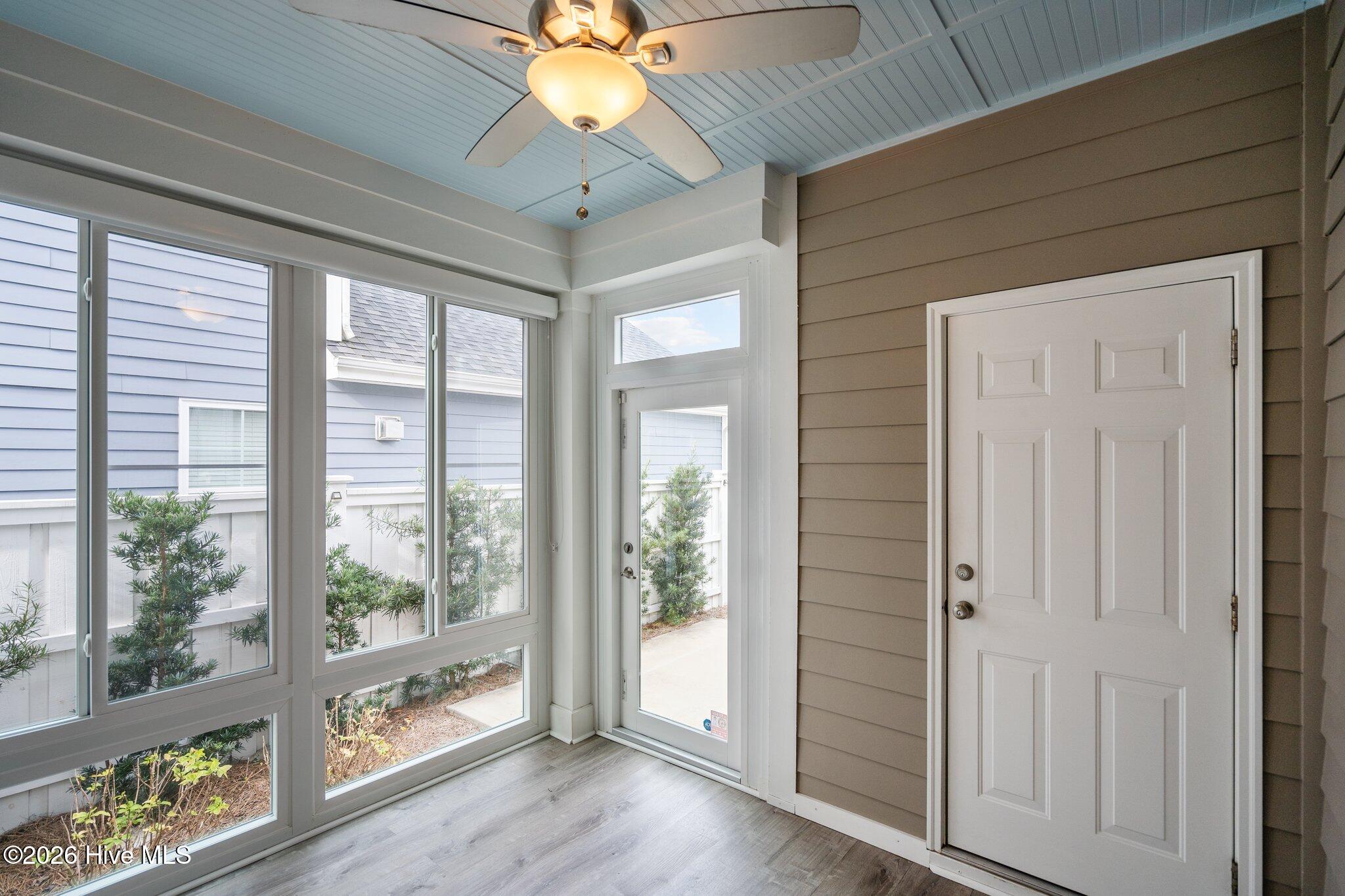 100561208 | Photo 41