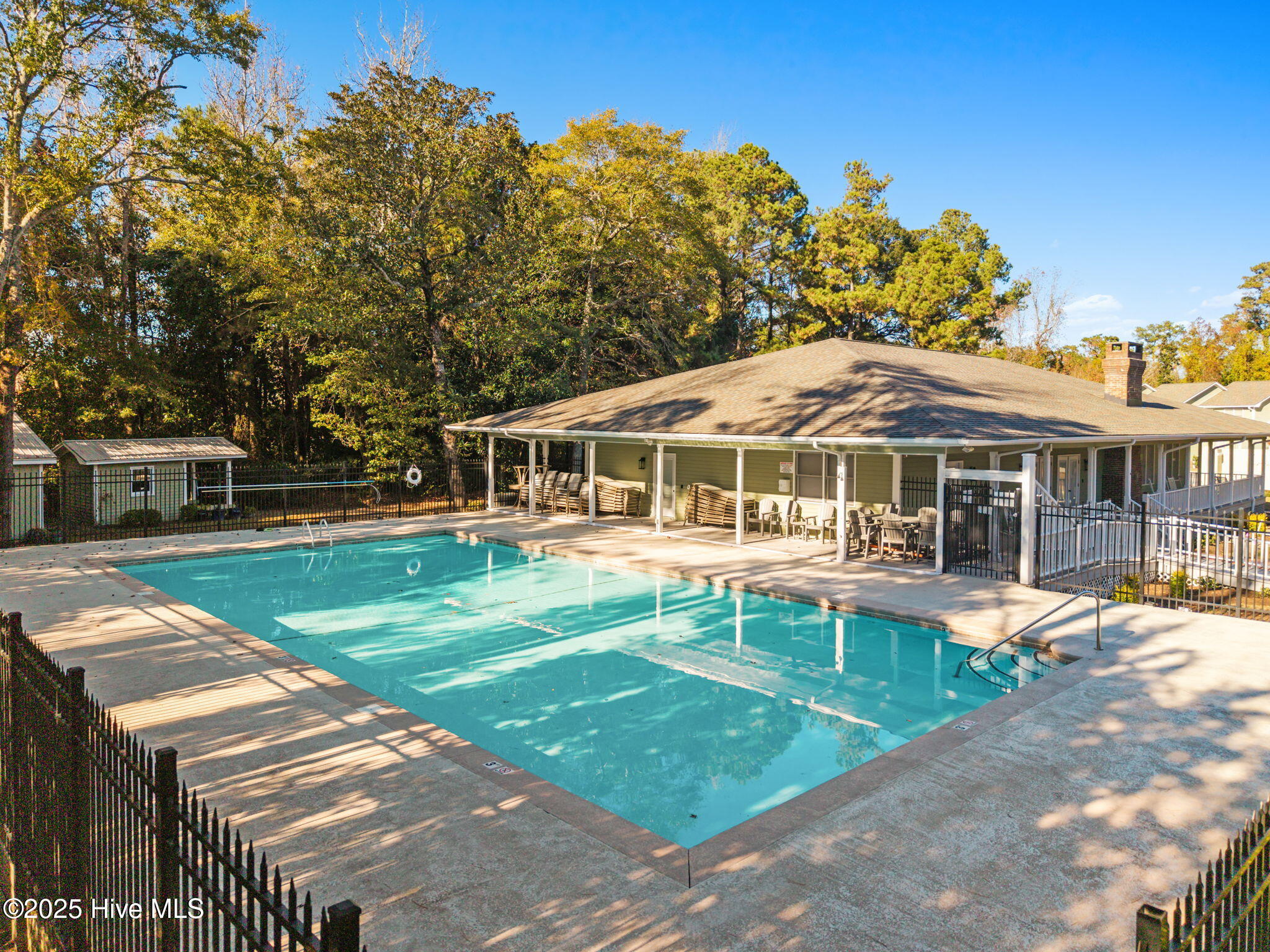 100547956 | Photo 34