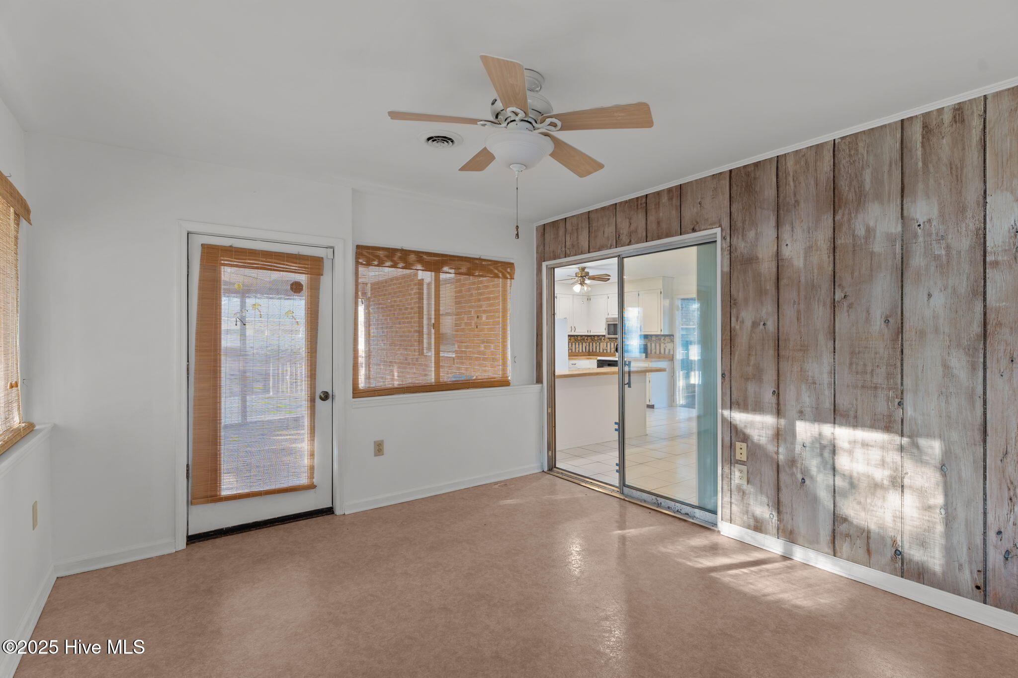 100545150 | Photo 18