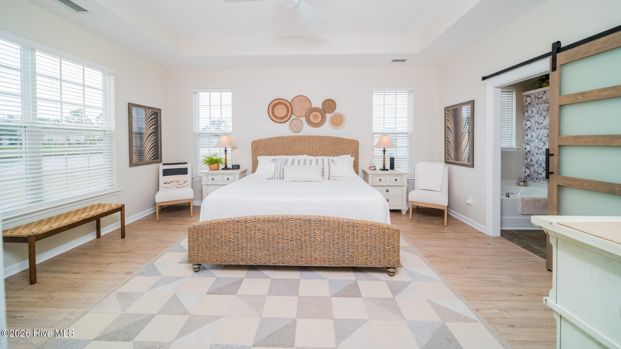 100557894 | Photo 17