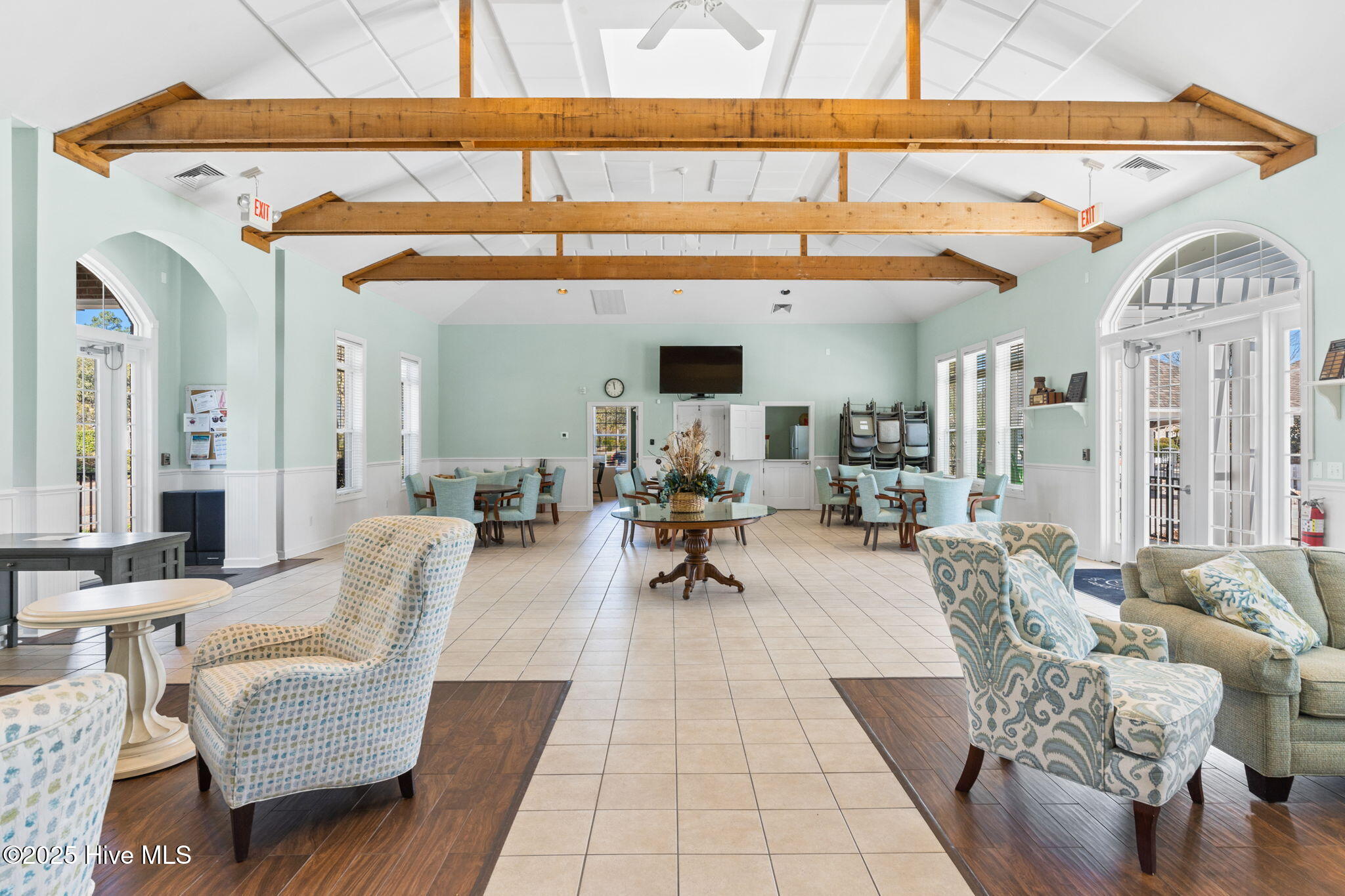 100543261 | Photo 42