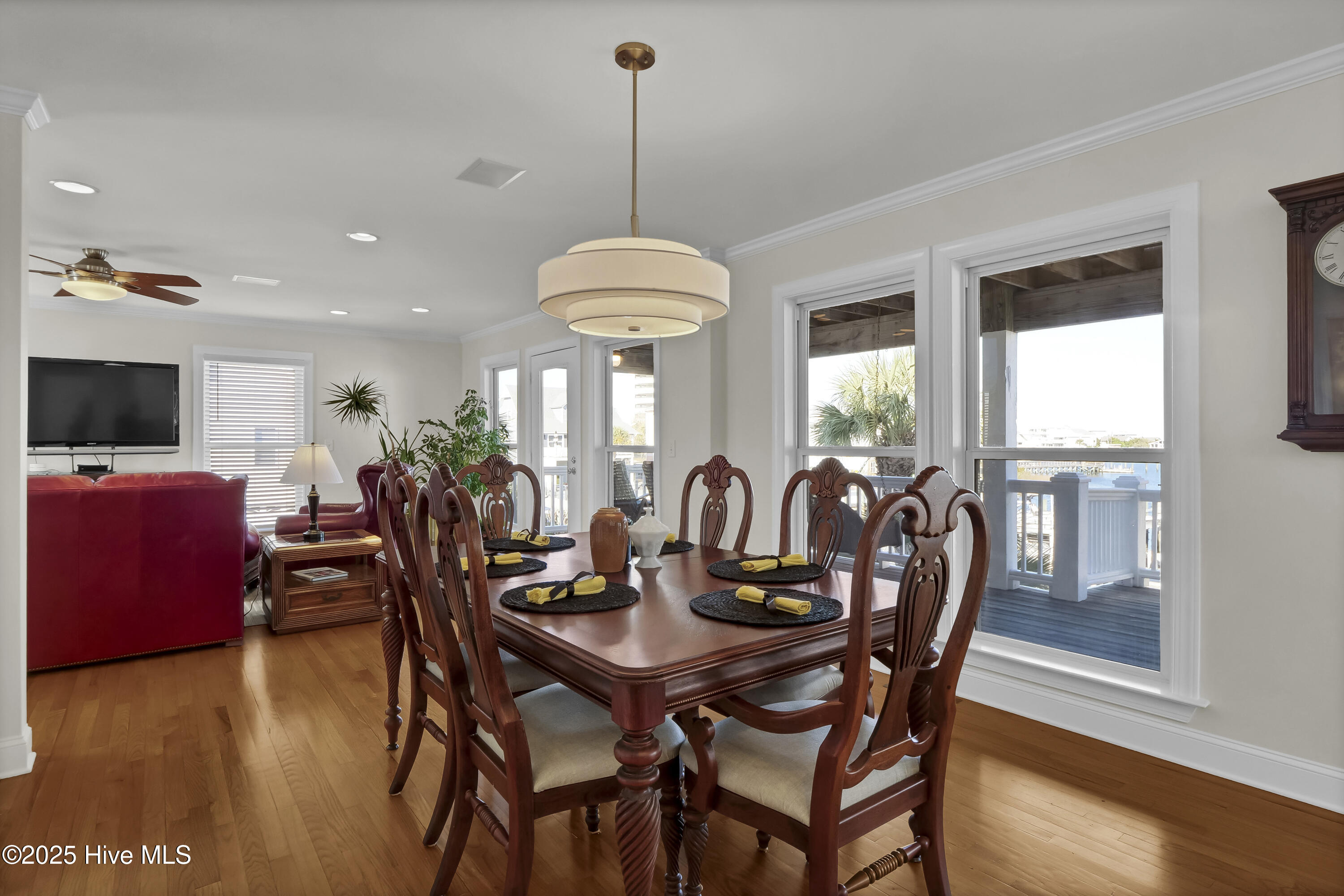 100497628 | Photo 11