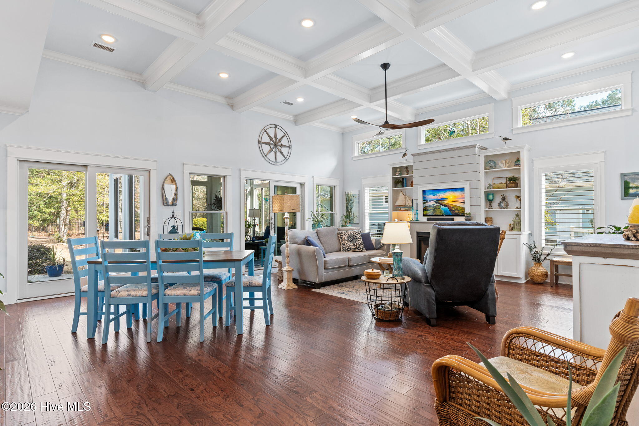 100560975 | Photo 11