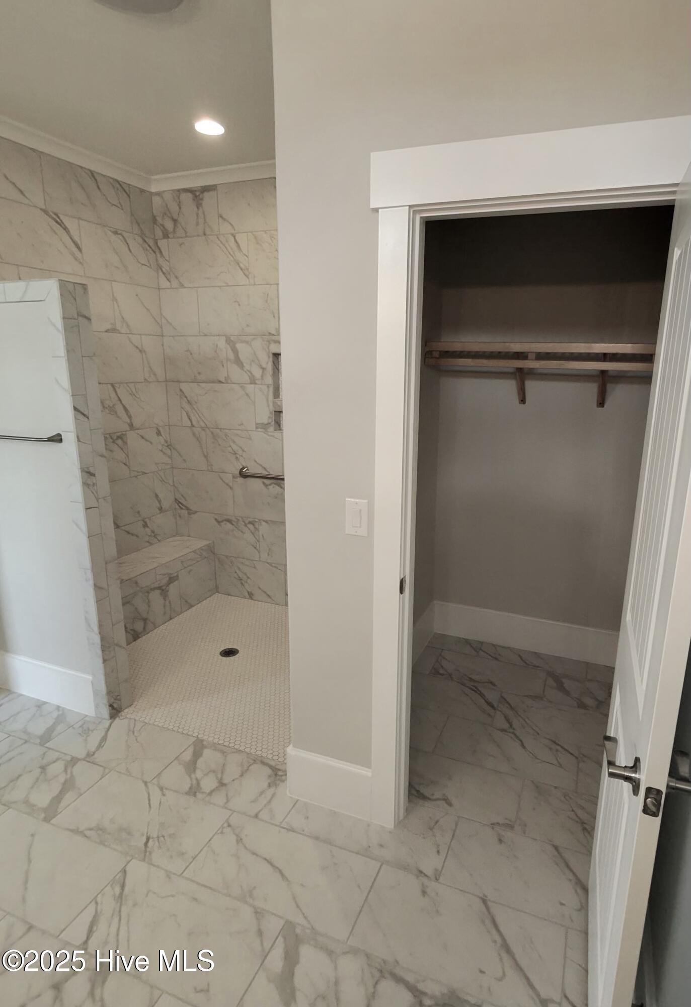 100518312 | Photo 13