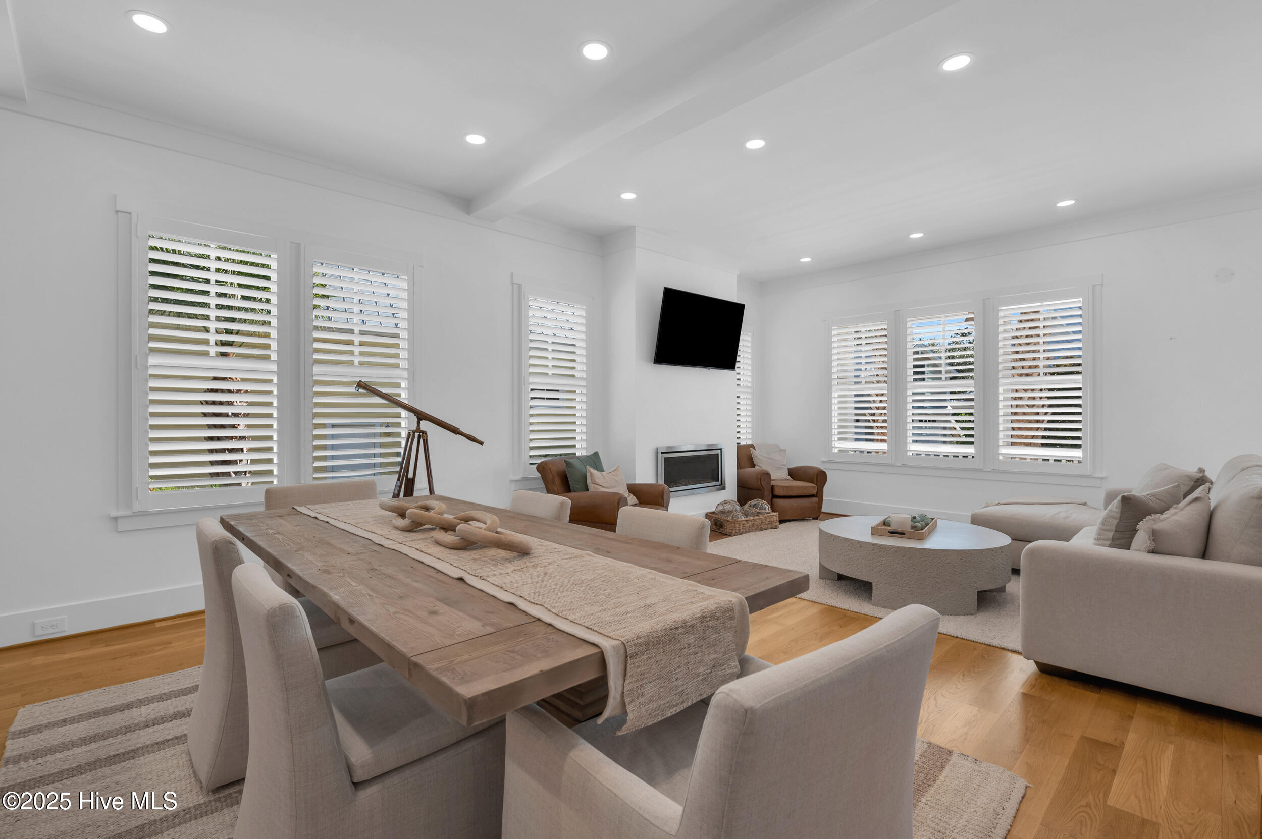 100532568 | Photo 13