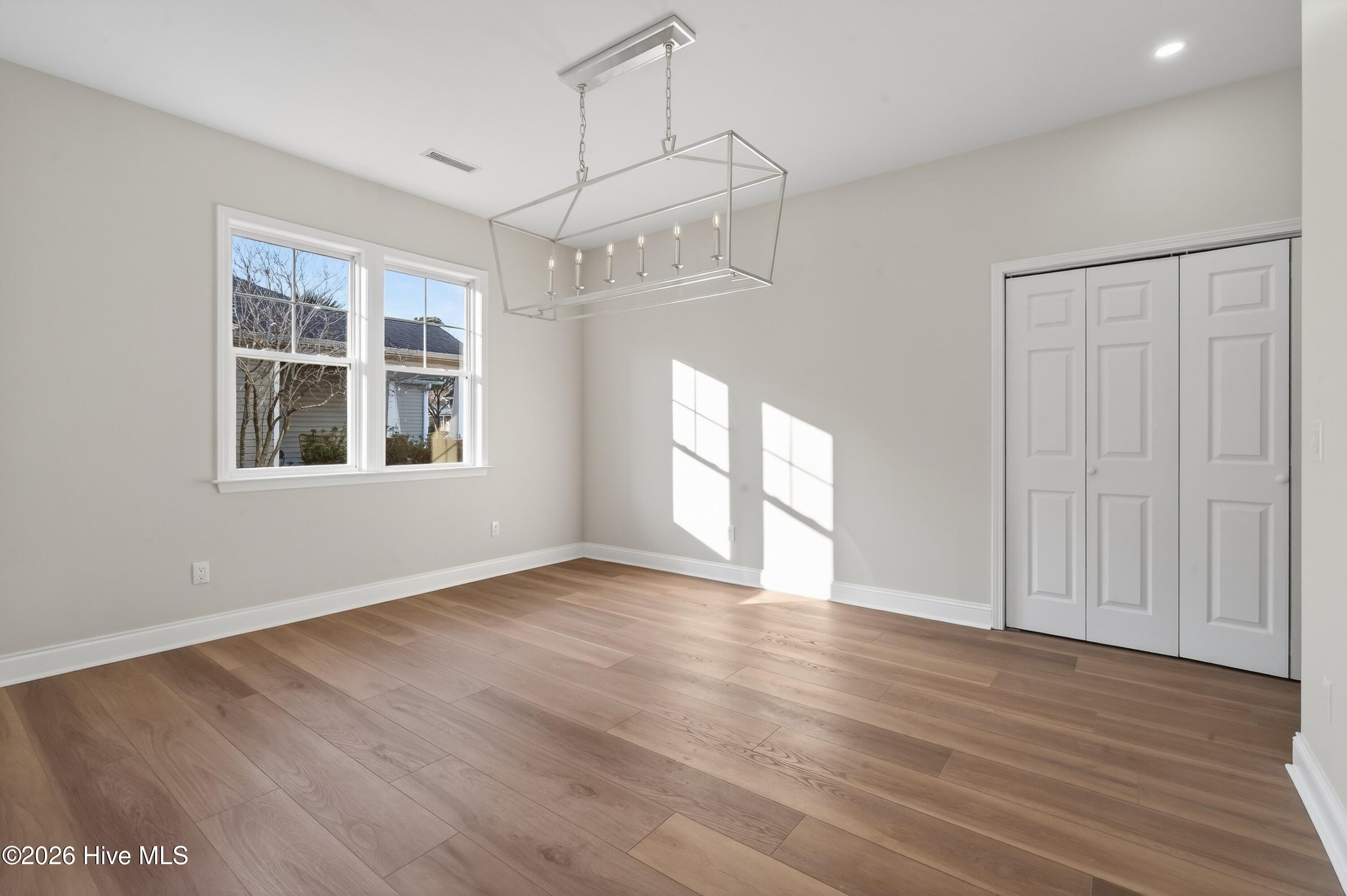 100553839 | Photo 21