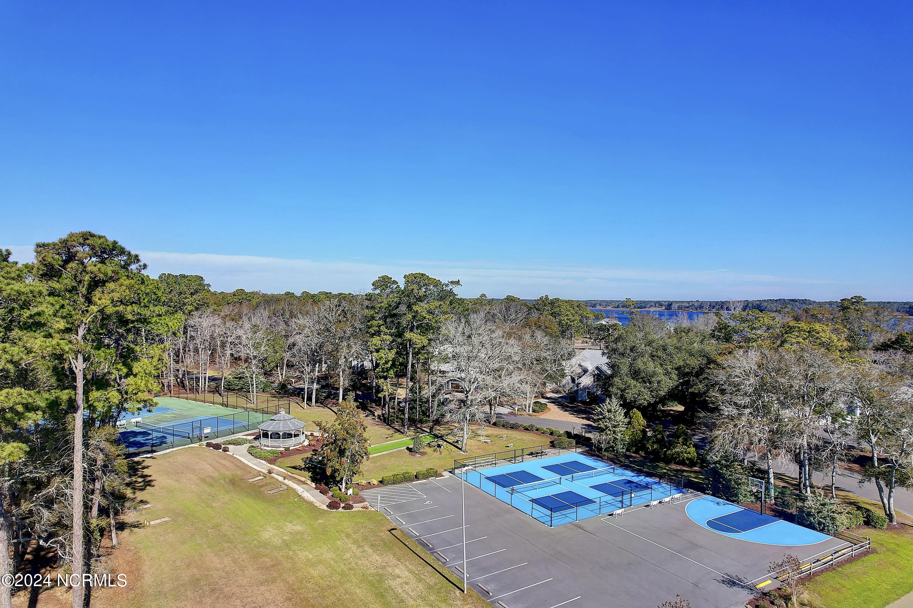 100564965 | Photo 24