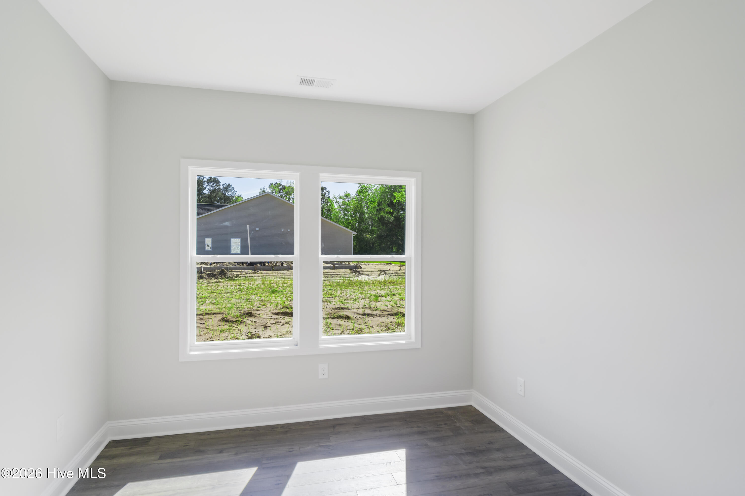 100560345 | Photo 13