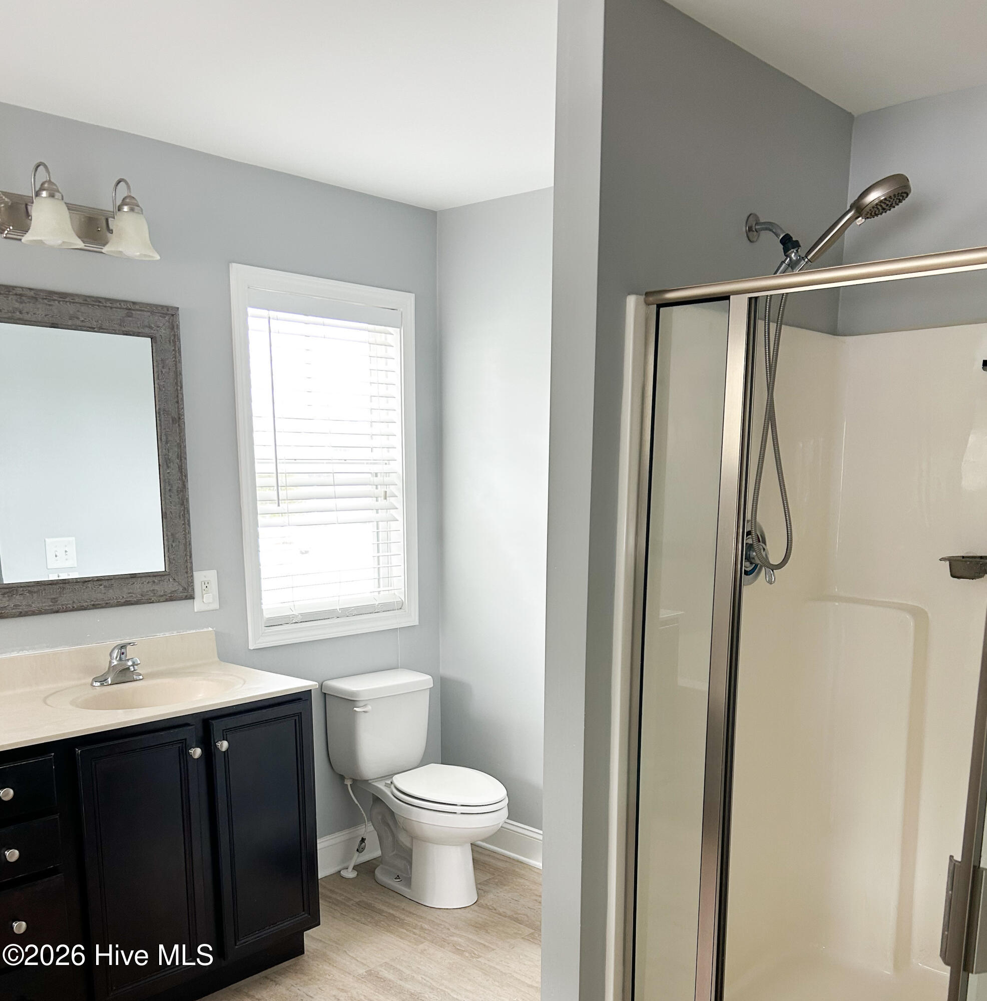 100552323 | Photo 11