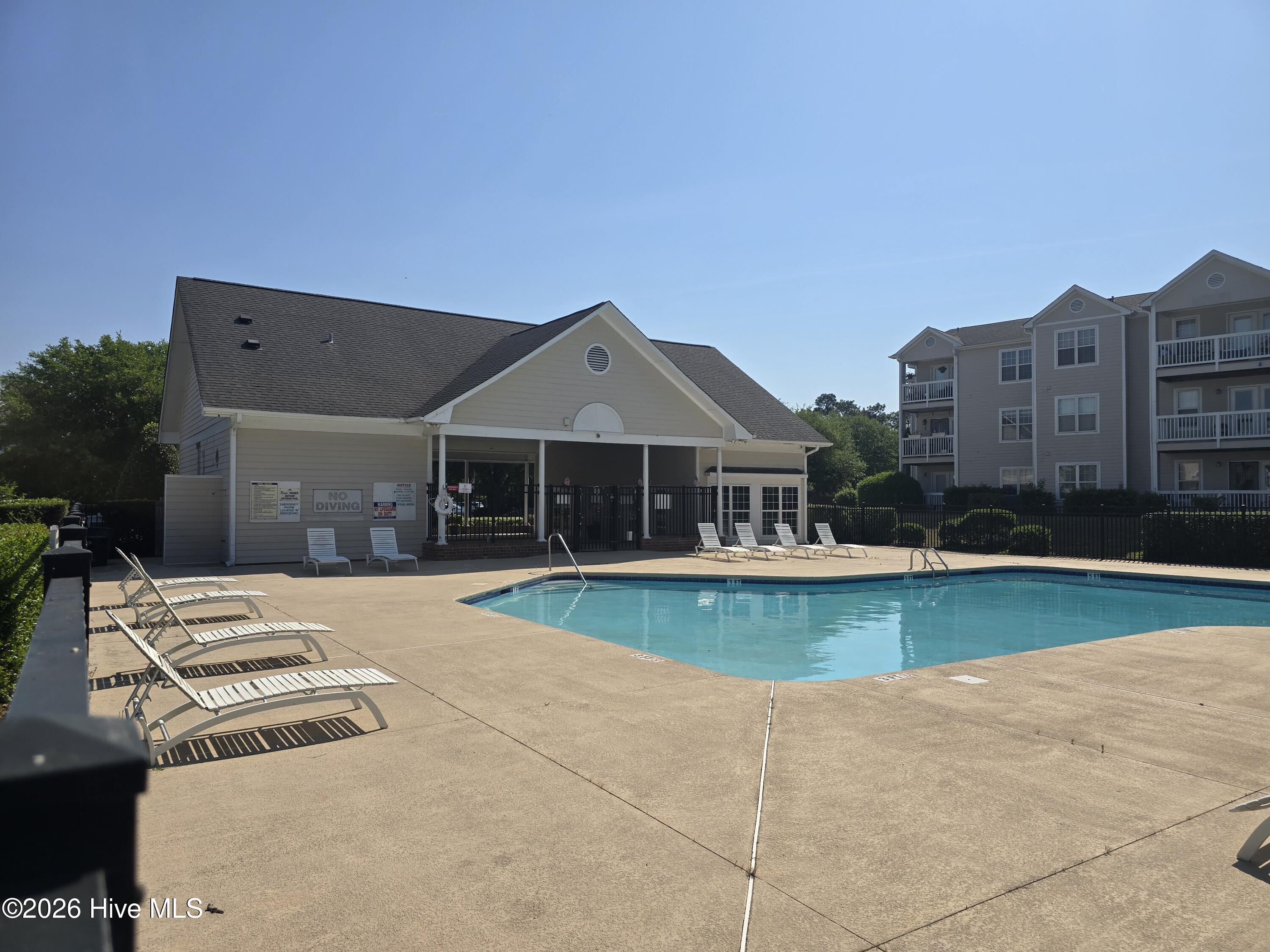 100569420 | Photo 22