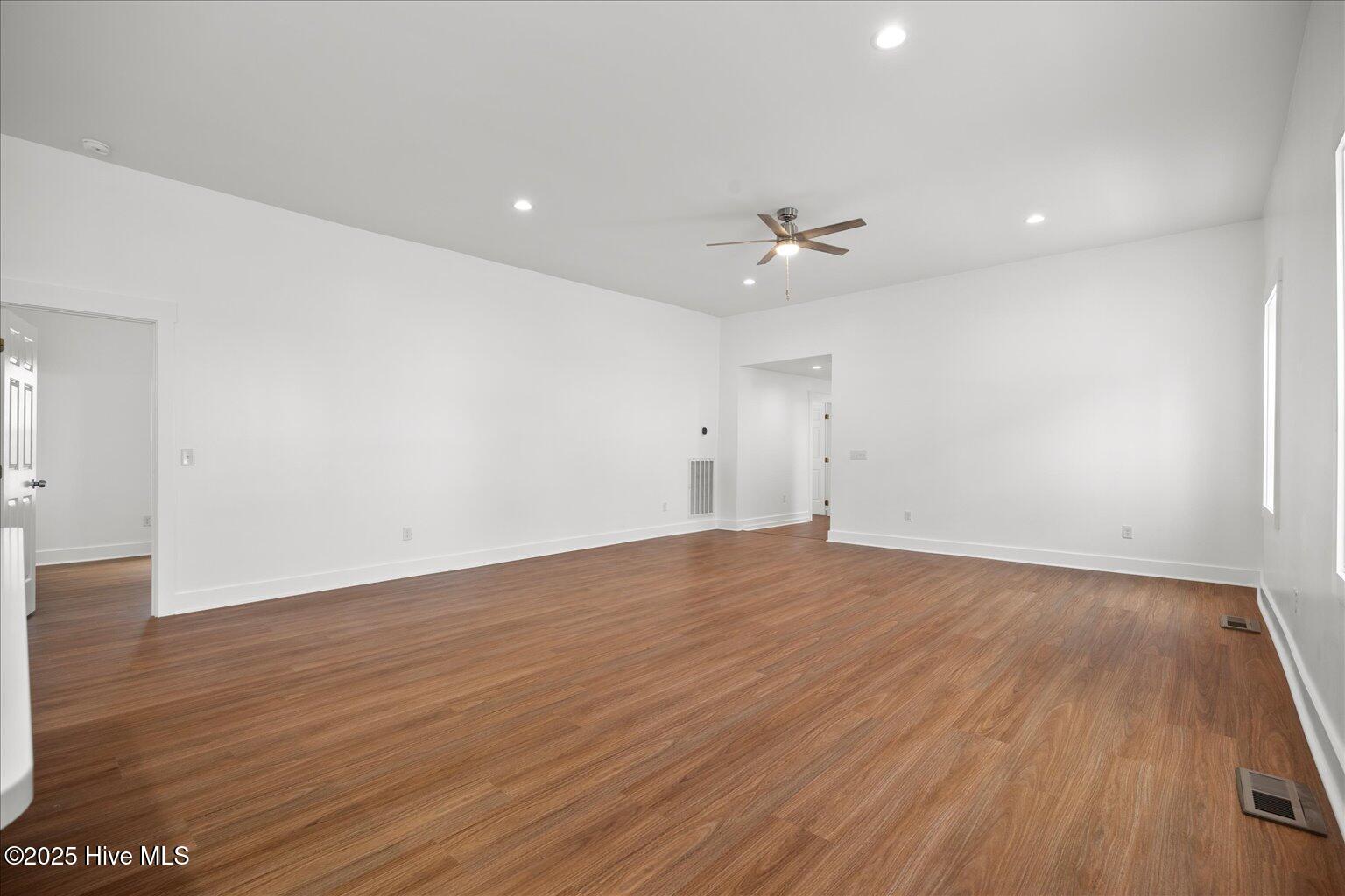 100519380 | Photo 10