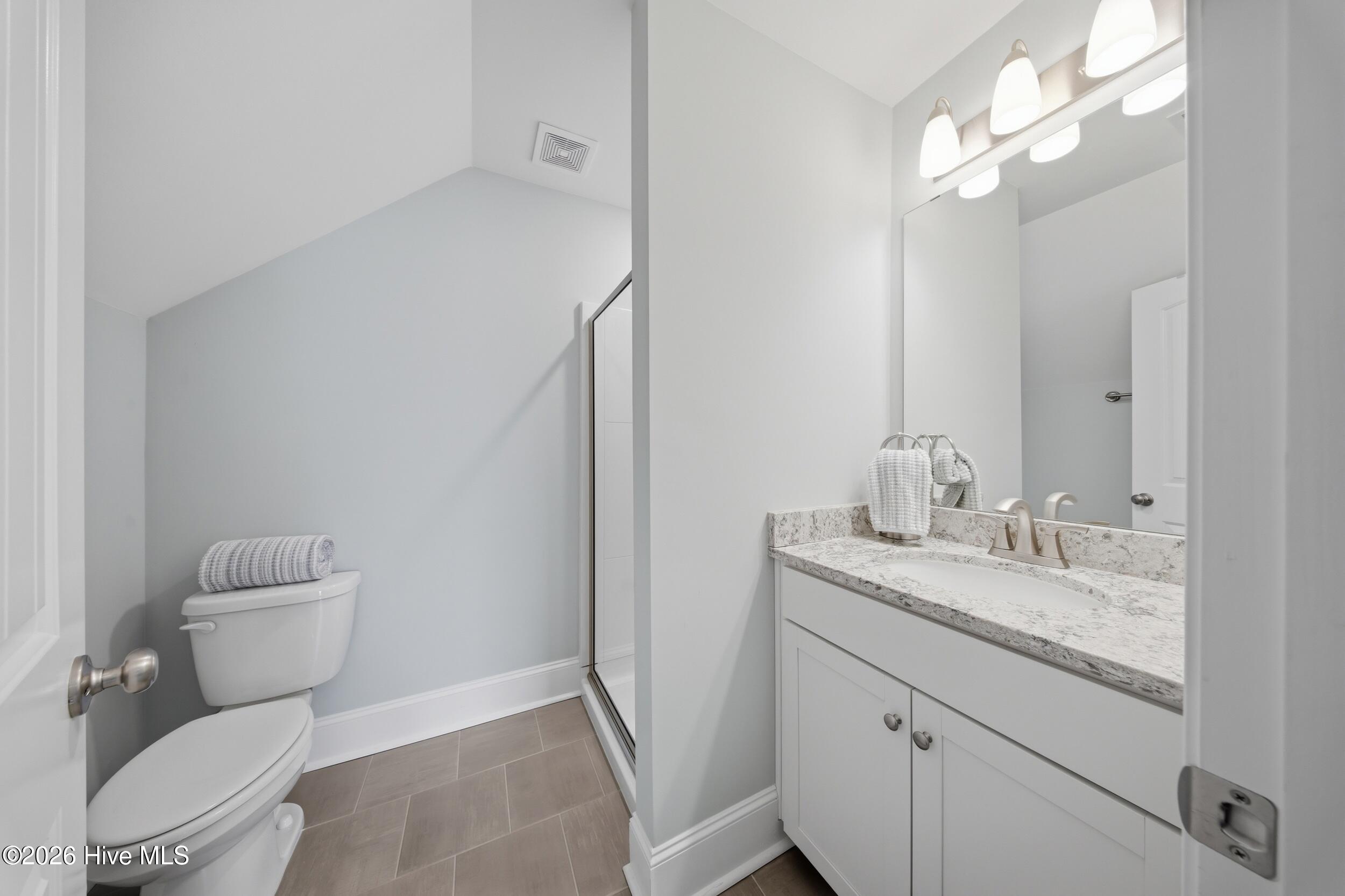 100565779 | Photo 42