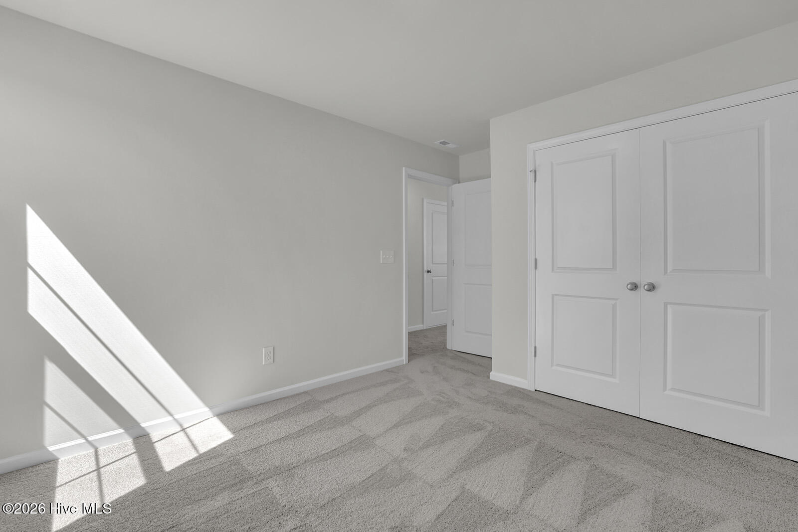 100550326 | Photo 26