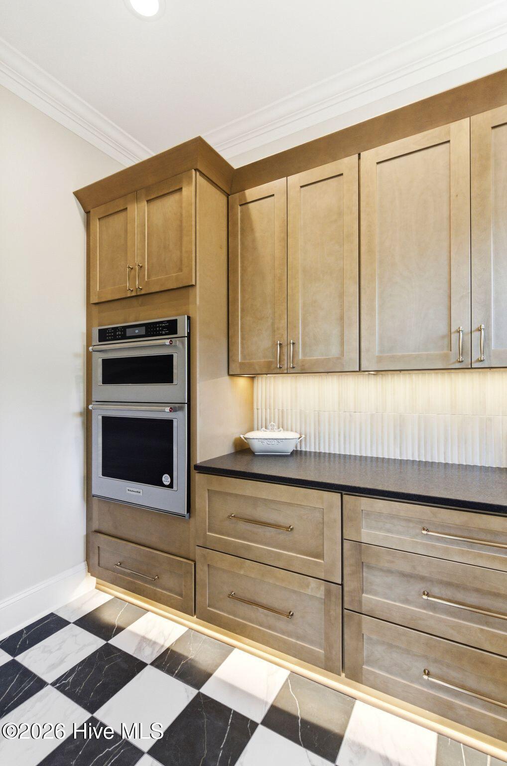 100570119 | Photo 32