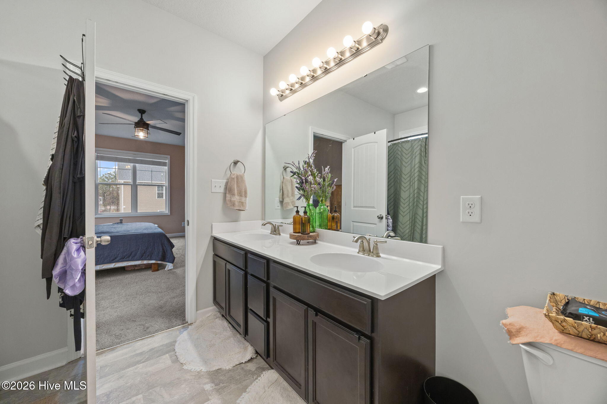 100557596 | Photo 17