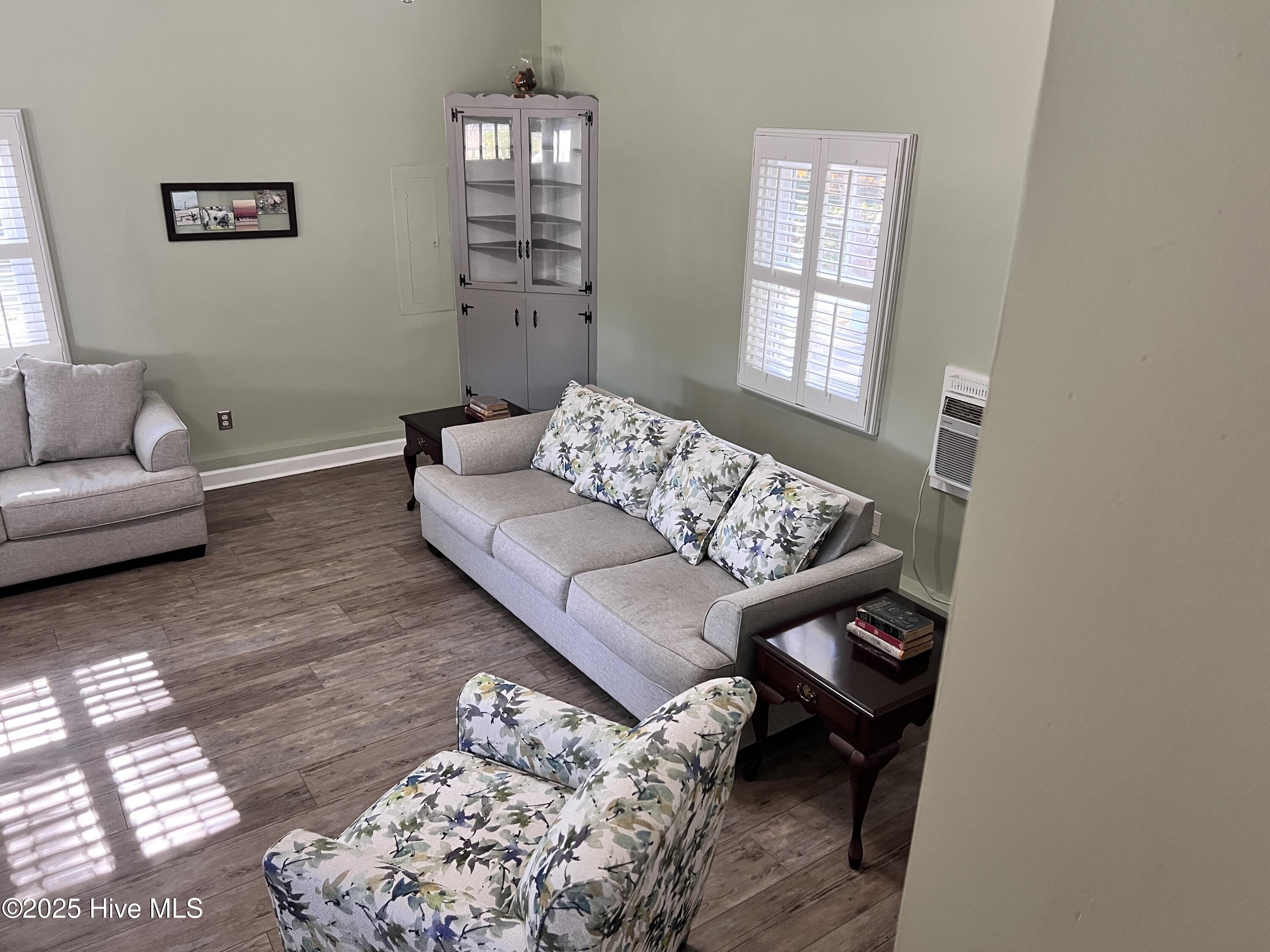 100542615 | Photo 14