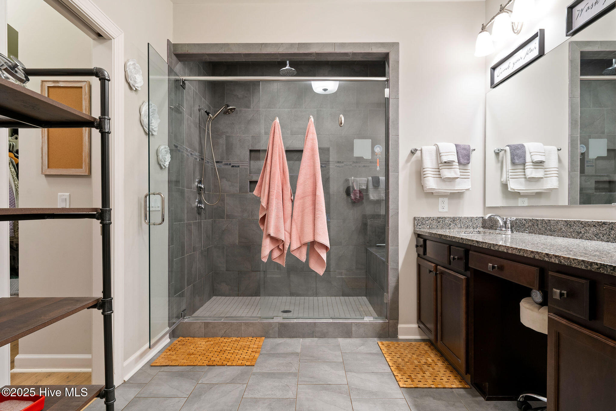 100529341 | Photo 41